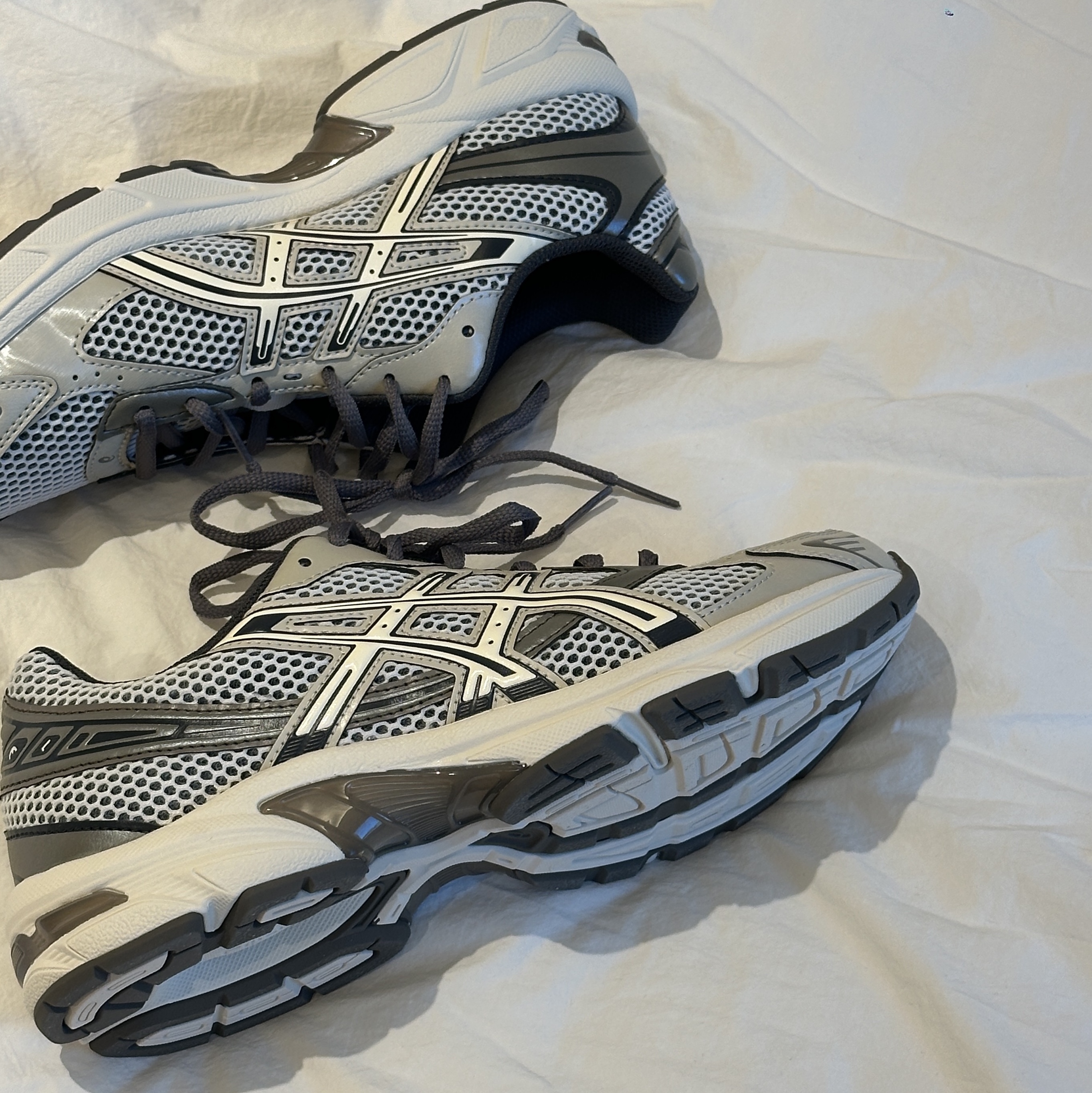 Asics Gel-1130 Birch Dark Taupe - Korea Exclusive 착용 스타일 - 2