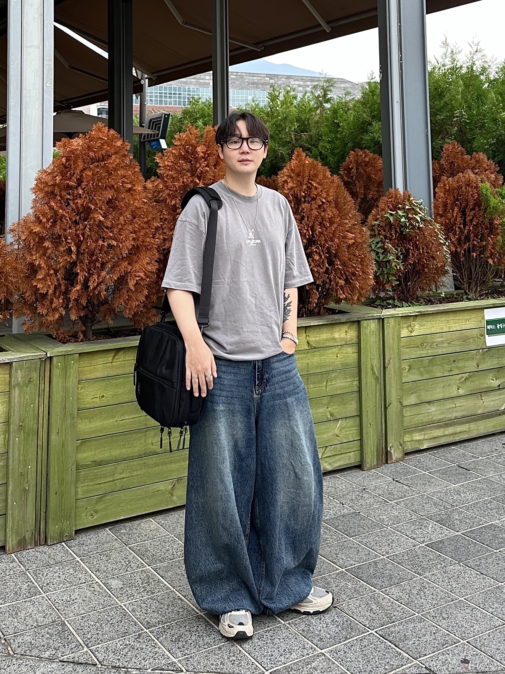 Gentle Monster x Maison Margiela MM113 Black Clear, Asics Gel-Venture 6 Feather Grey Black 착용 스타일 - 1