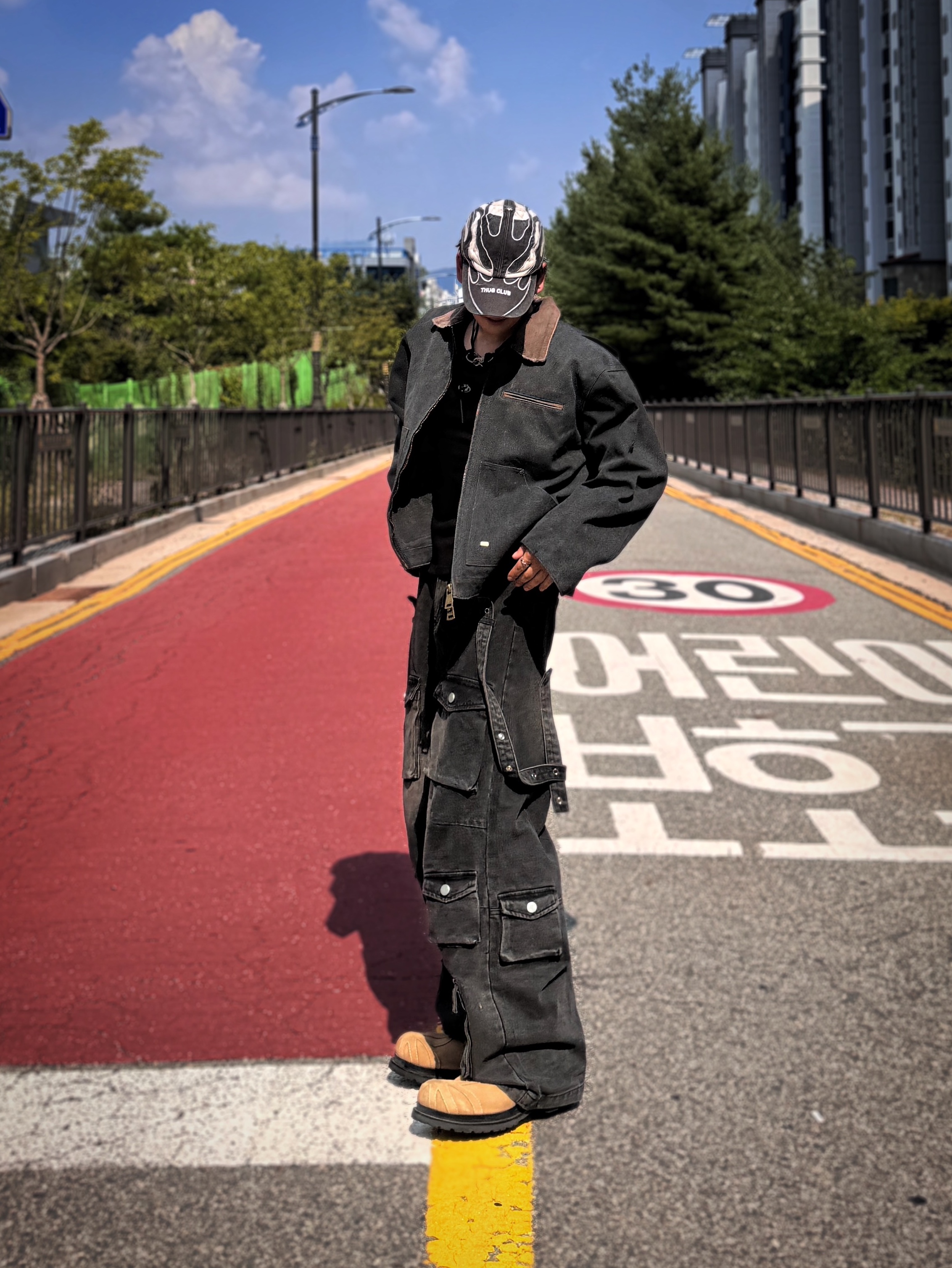 Thug Club Chopper Cap Black, Our Legacy Ladon Leather Keychain Black 착용 스타일 - 3