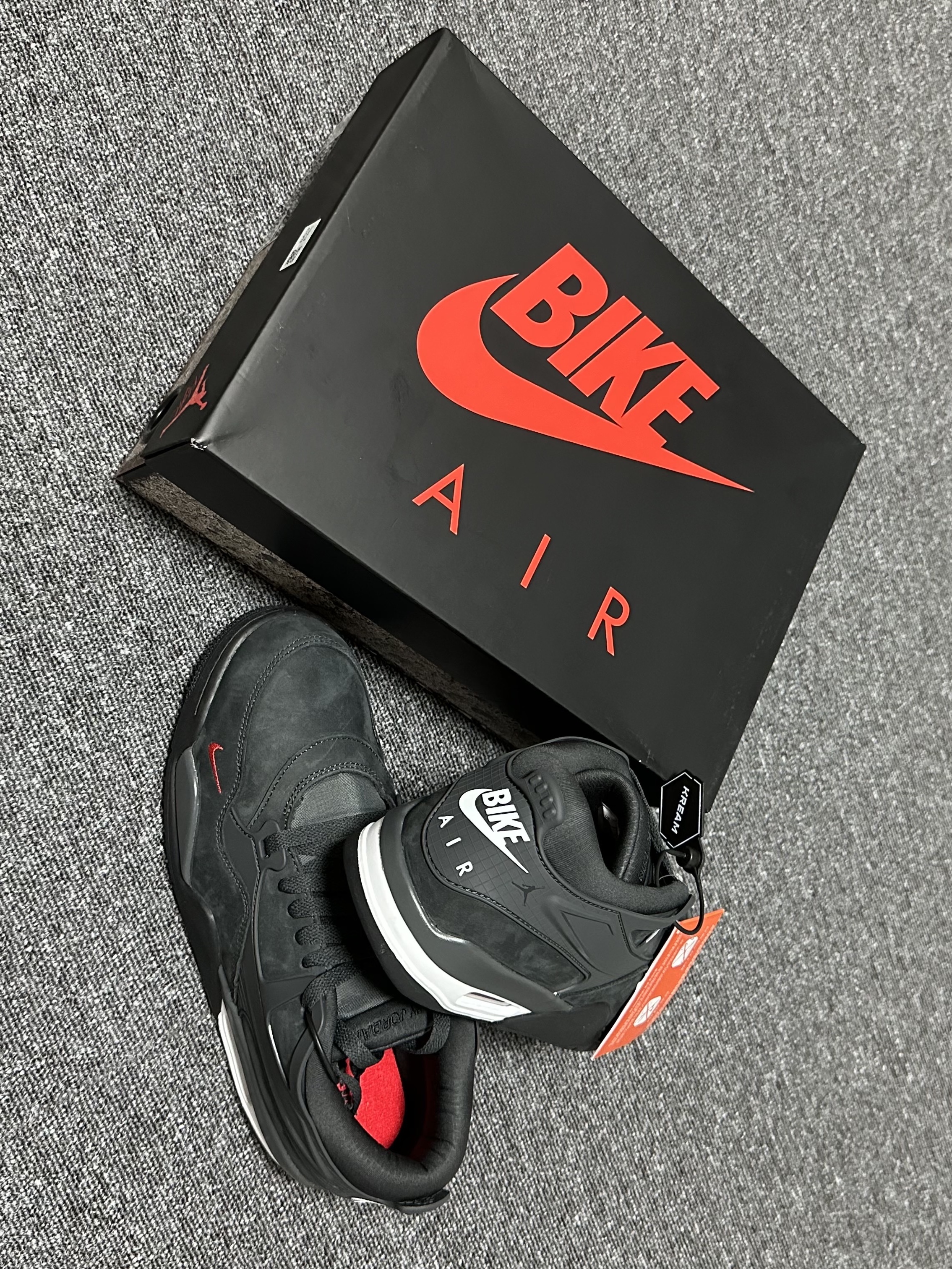 Jordan 4 x Nigel Sylvester RM SP Driveway Grey 착용 스타일 - 3
