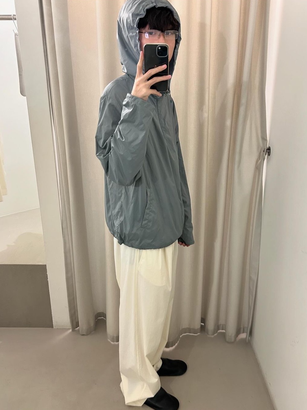 Amomento Glossy Nylon Half Zip Up Jumper Blue Grey - 24FW 착용 스타일