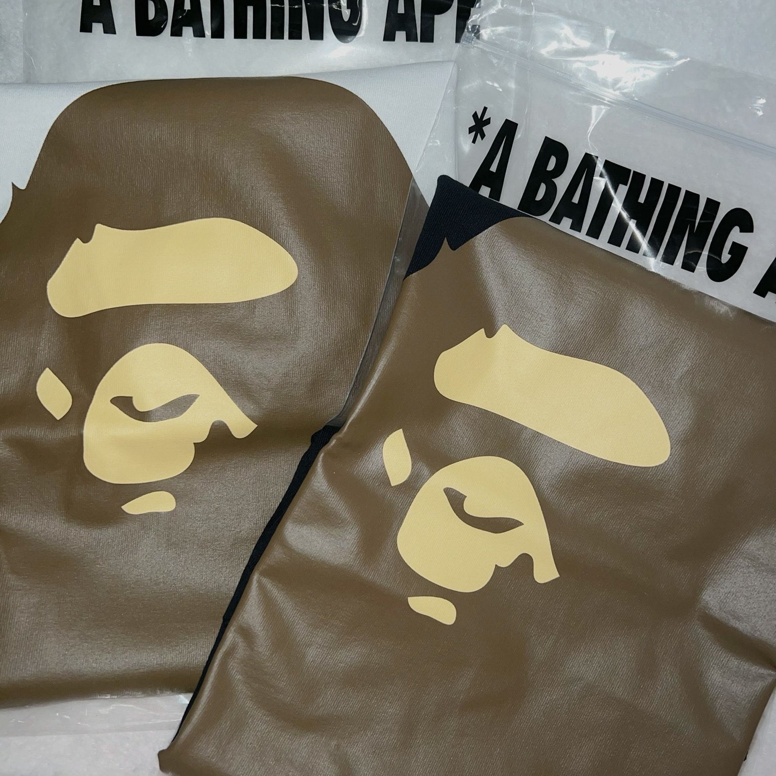 BAPE Big Ape Head T-Shirt Black, BAPE Big Ape Head T-Shirt White 착용 스타일 - 5