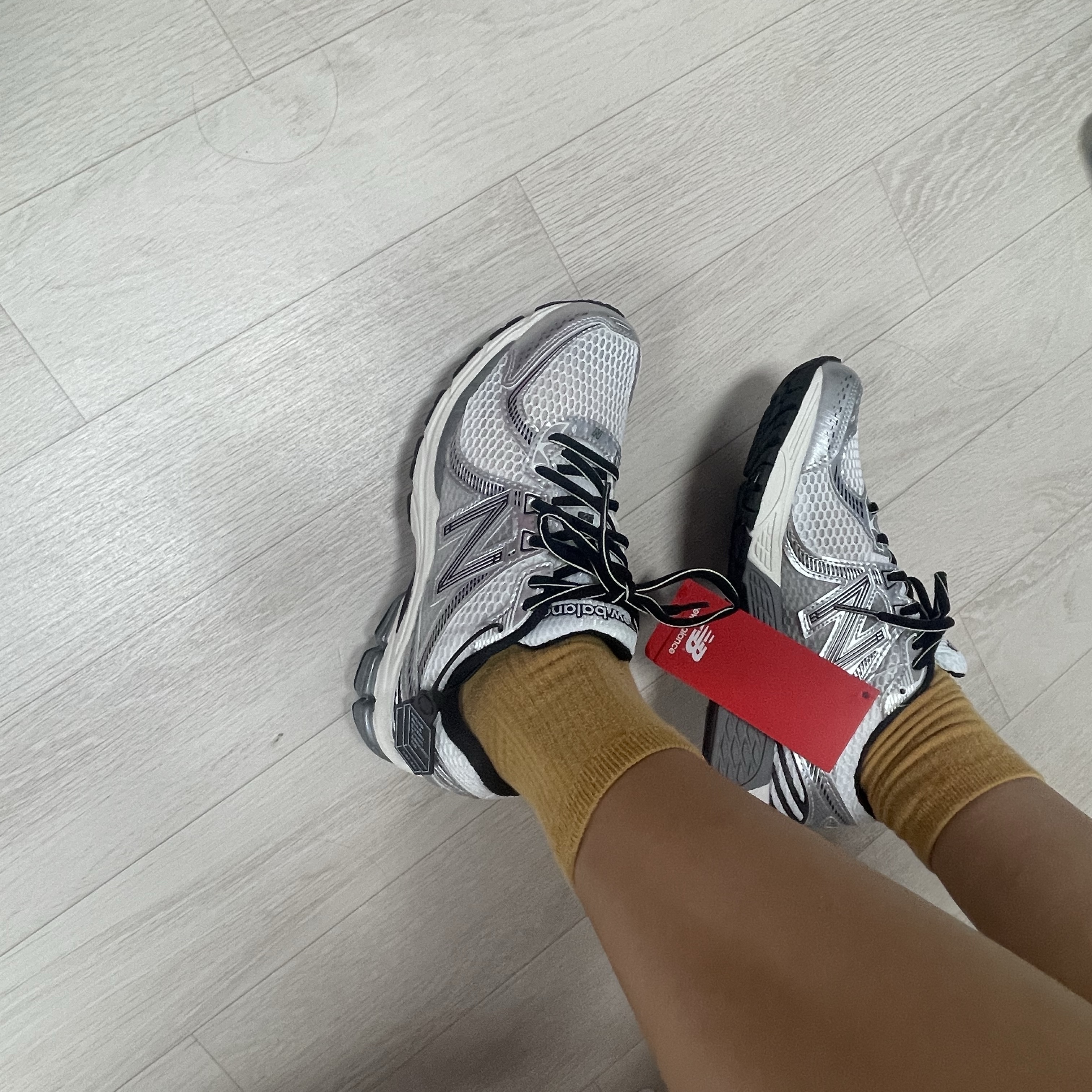 New Balance 860v2 Optic White 착용 스타일 - 2