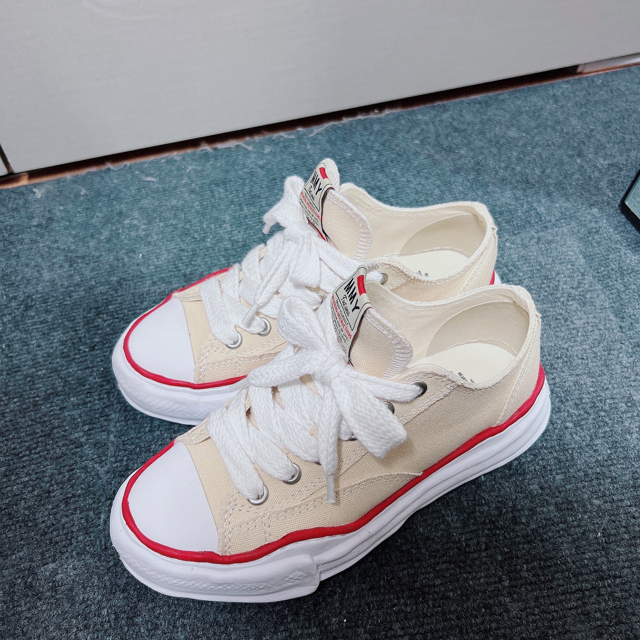 Maison Mihara Yasuhiro Peterson OG Sole Canvas Low-top Sneakers Natural 착용 스타일 - 6