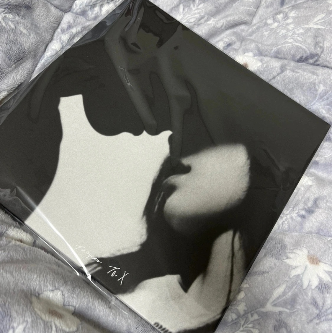 Taeyeon 5th Mini Album To. X LP Black 착용 스타일