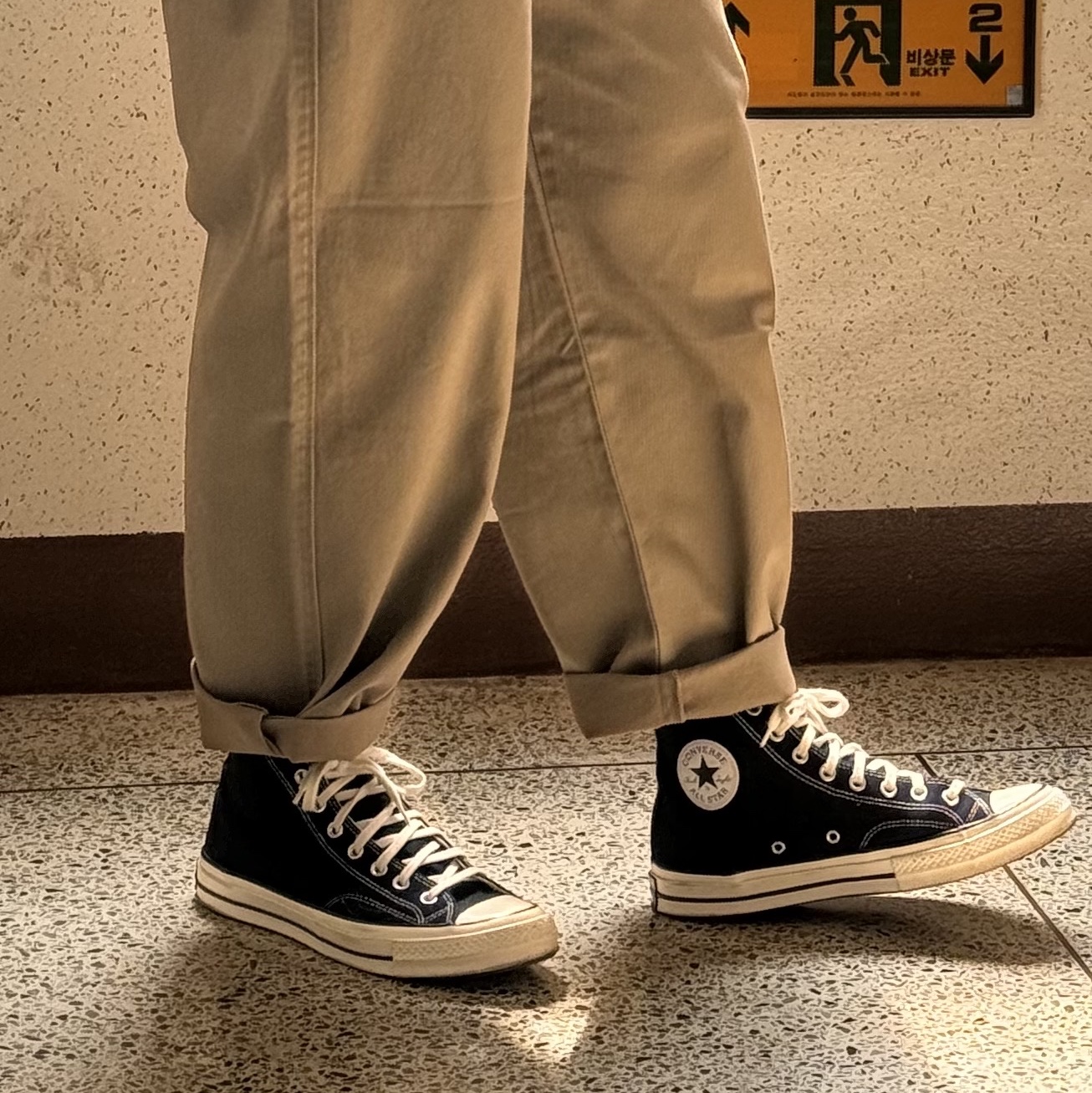 IAB Studio T-Shirt Soda - Shibuya Exclusive, Converse Chuck 70 Hi Black 착용 스타일 - 5