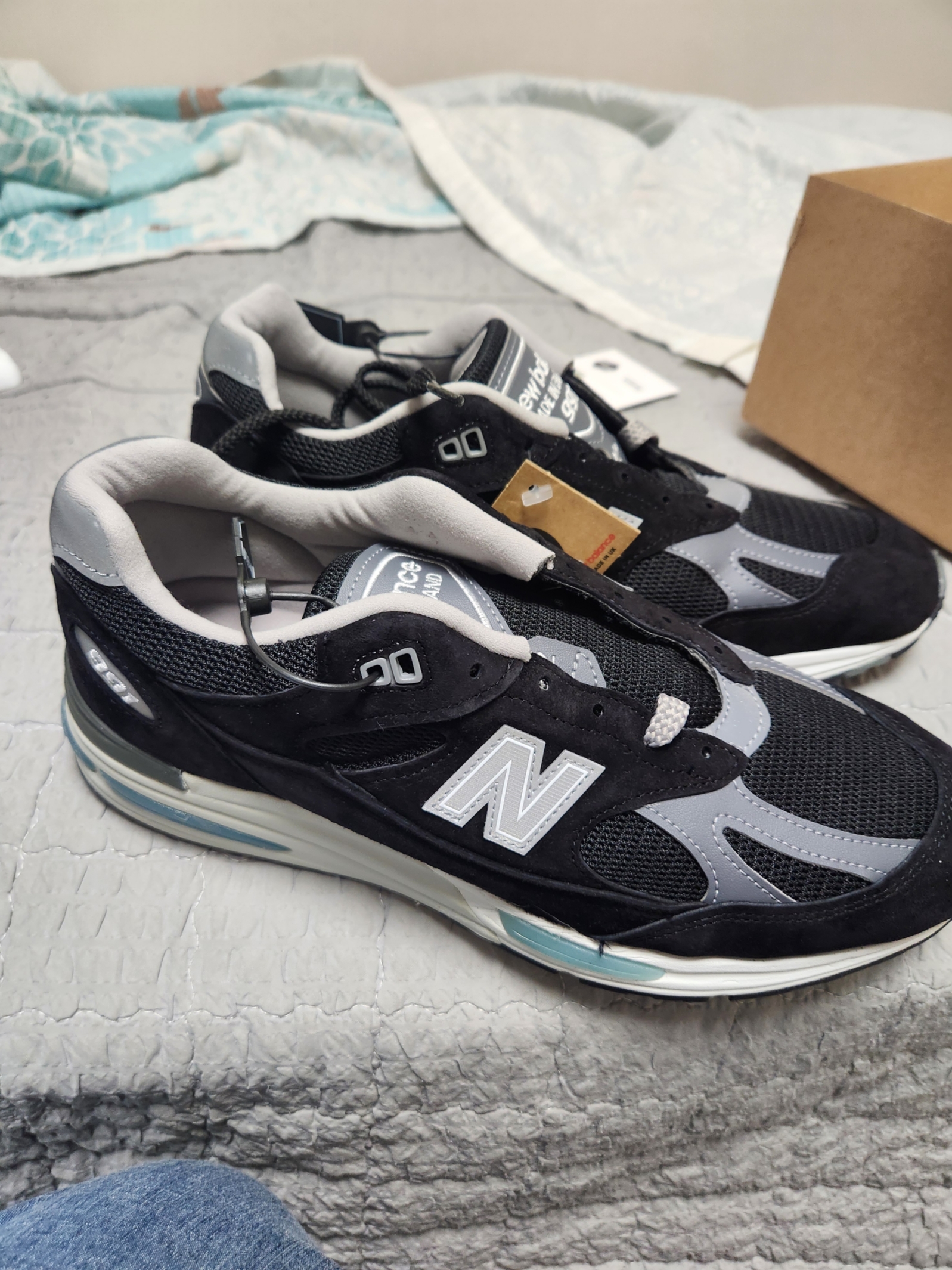 New Balance 991v2 Made in UK Black 착용 스타일 - 1
