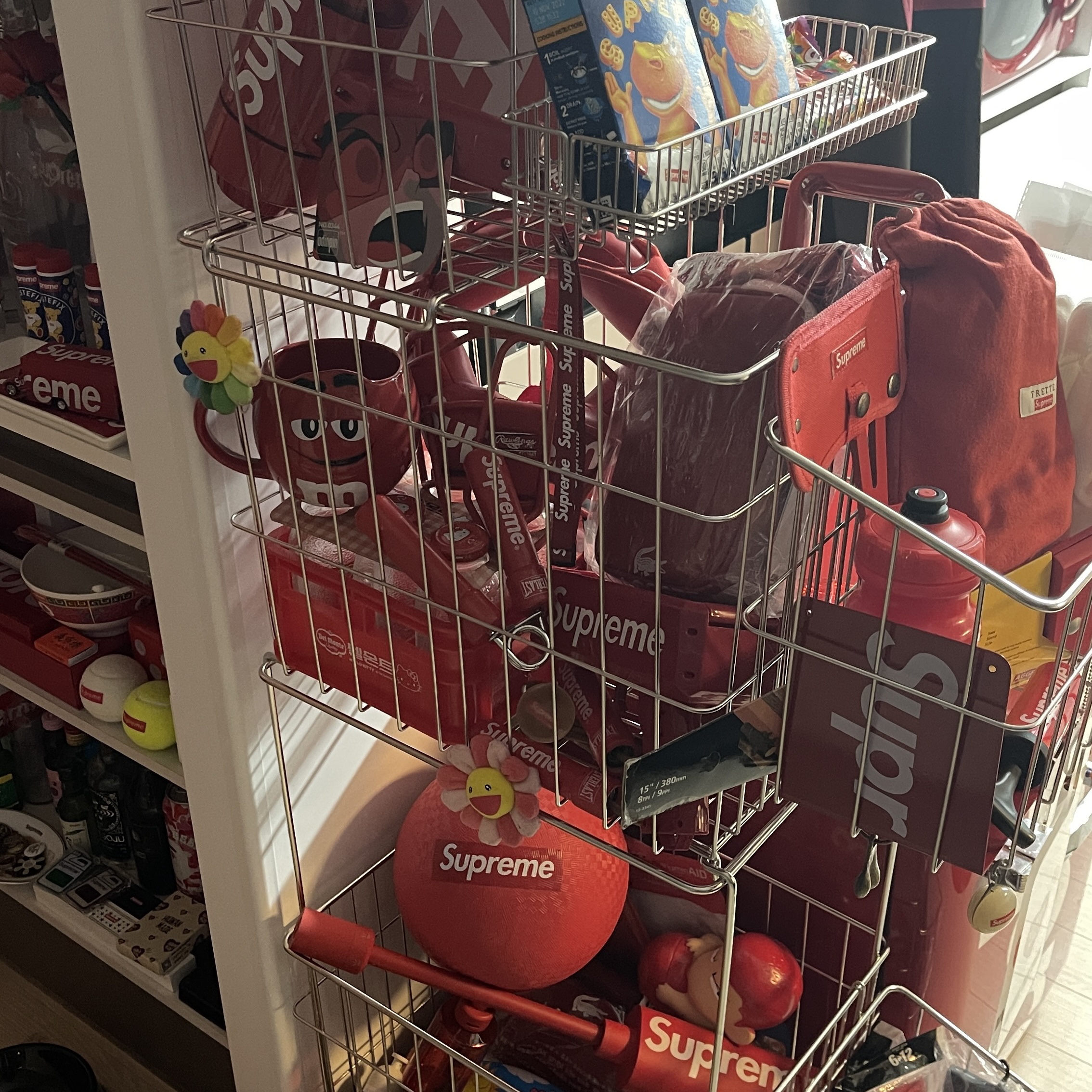 Supreme x Franklin Playground Ball Red - 24SS, Hot Wheels x Supreme Fleet Flyer + 1992 BMW M3 Red - 19SS 착용 스타일