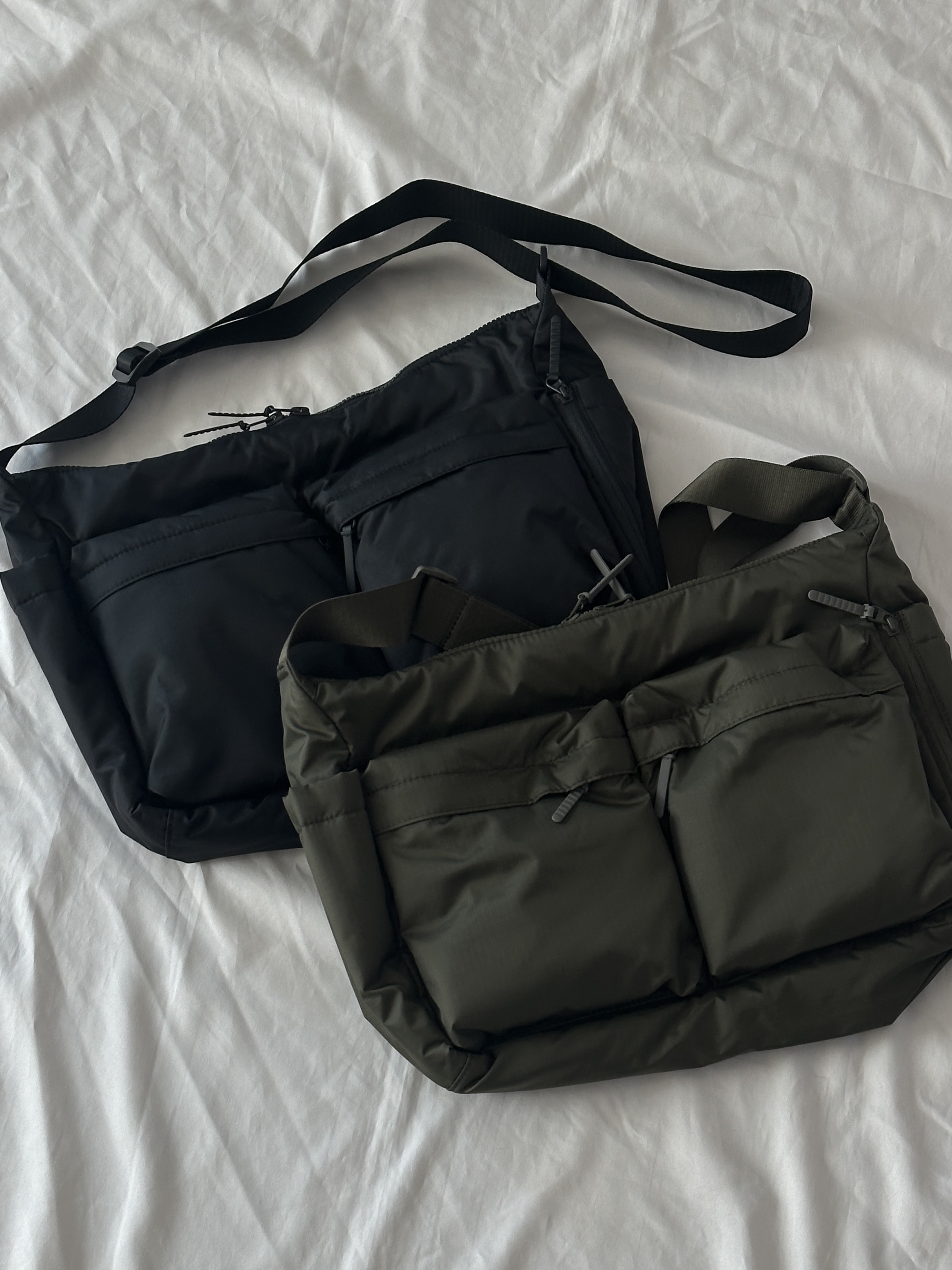 Uniqlo Multi Pocket Shoulder Bag Black, Uniqlo Multi Pocket Shoulder Bag Olive 착용 스타일