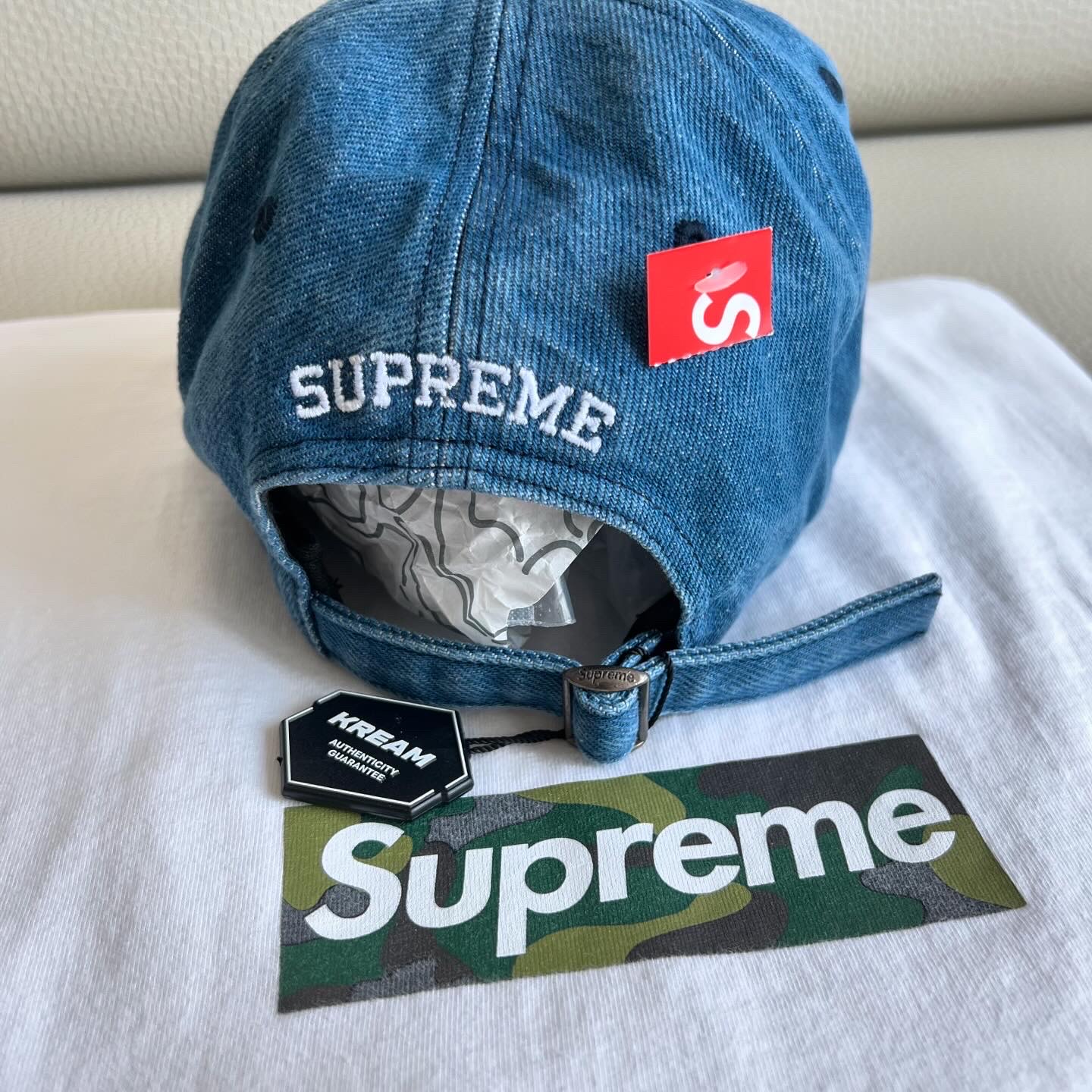 Supreme Pigment S Logo 6-Panel Denim - 24FW, Supreme Box Logo T-Shirt White - 23FW 착용 스타일 - 2