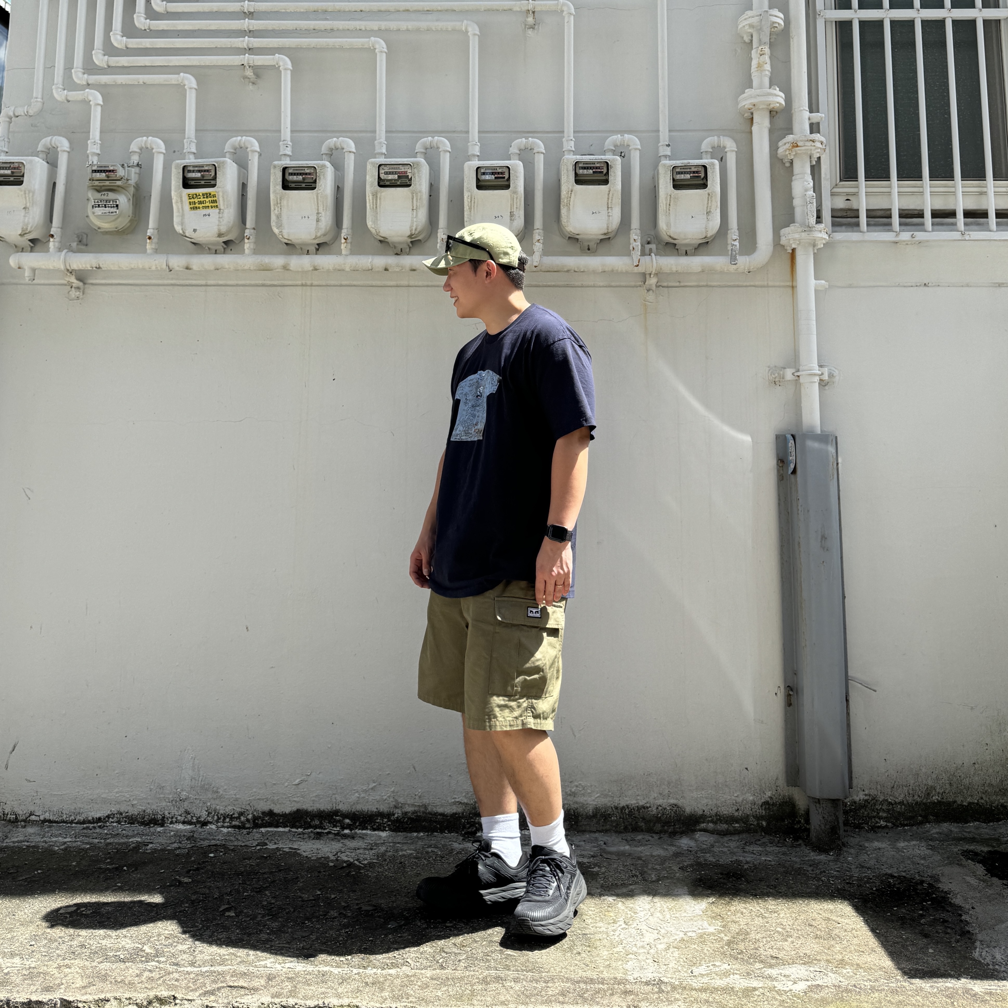 Supreme First T-Shirt Navy - 24SS, Supreme Washed Chino Twill Camp Cap Olive - 23SS 착용 스타일 - 1