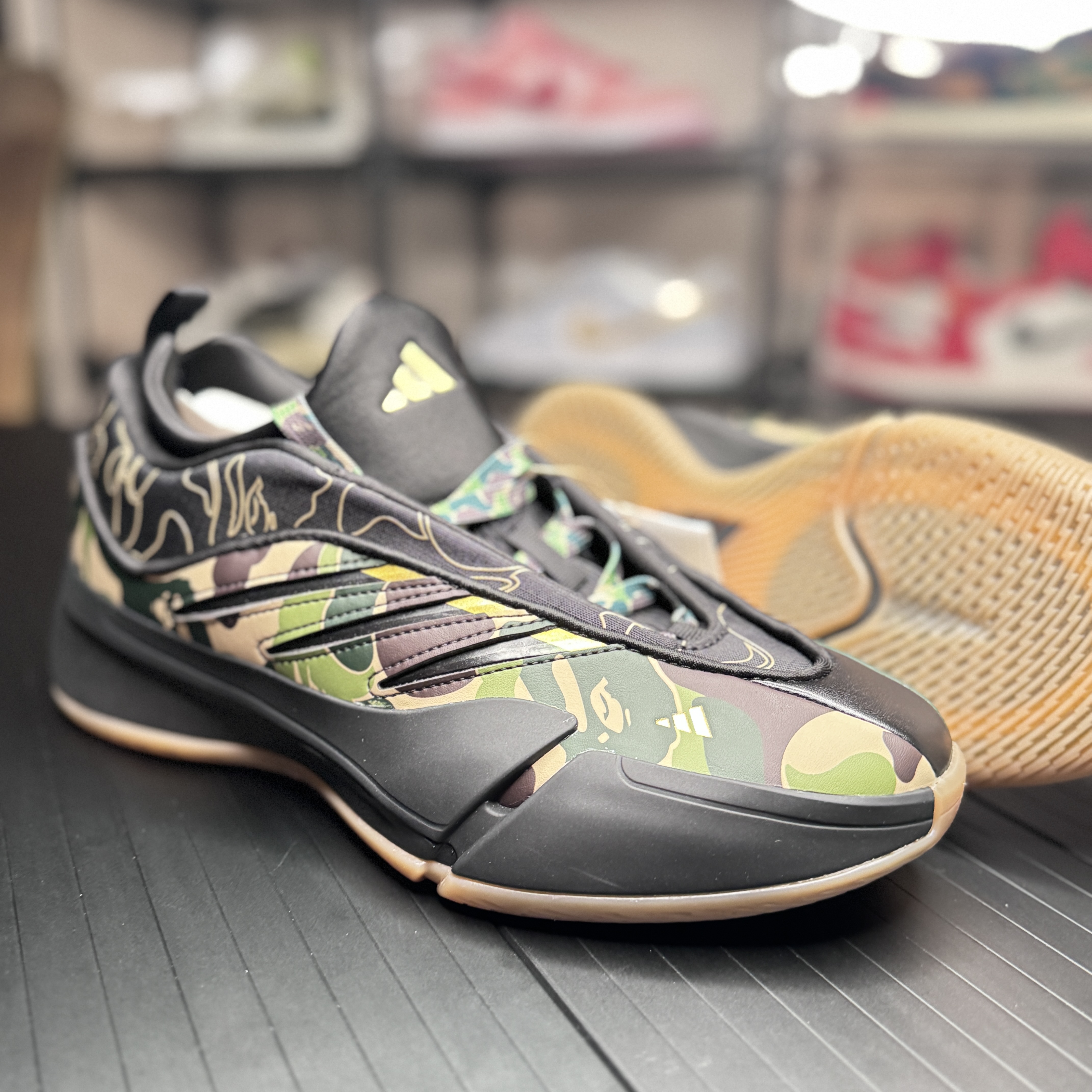 Adidas x BAPE Dame 9 Core Black 착용 스타일 - 1
