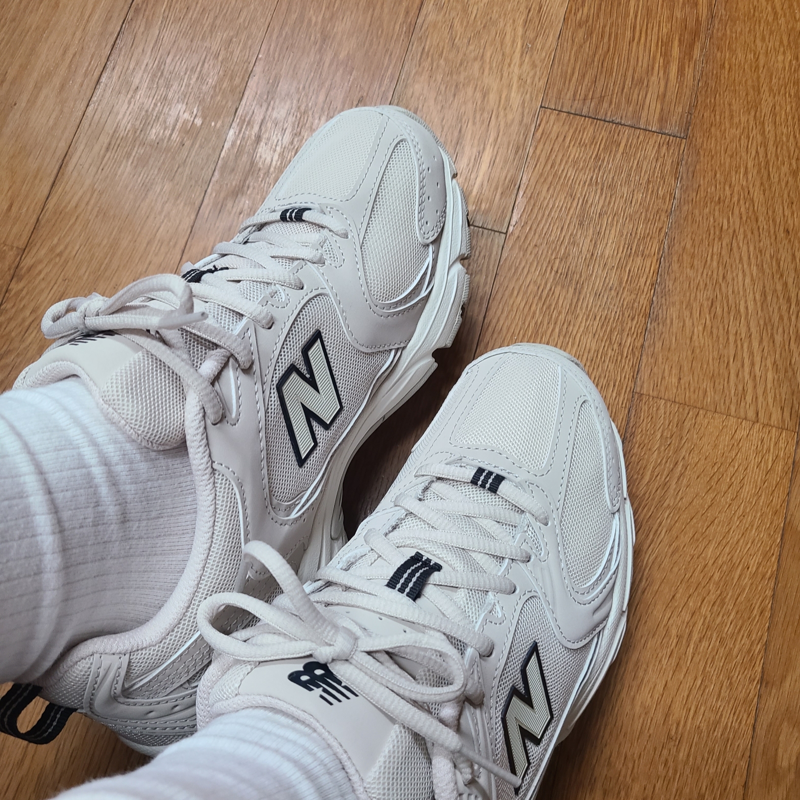 New Balance 530 Ivory 착용 스타일 - 2