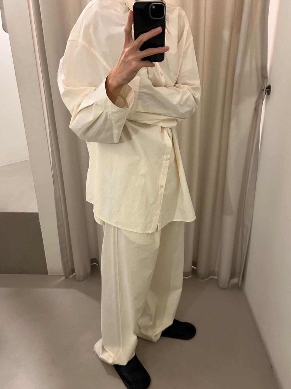 Amomento Women Neck Shirring Oversized Shirts Ecru - 24FW 착용 스타일 - 3
