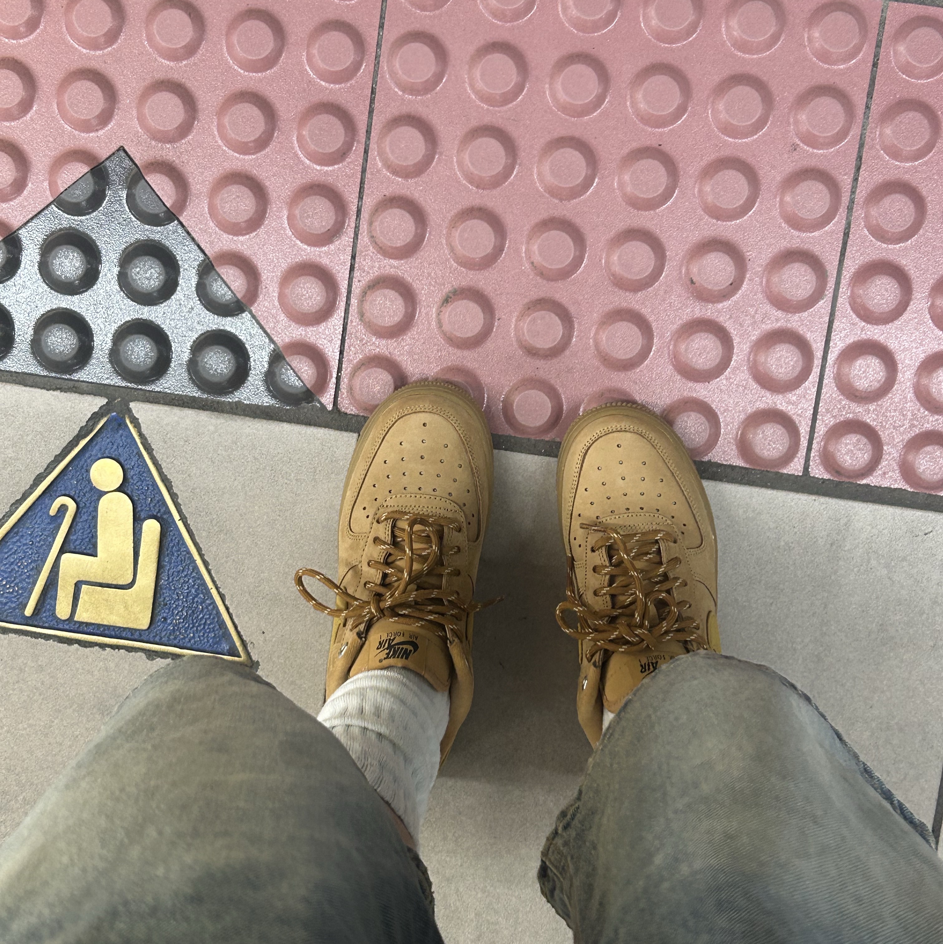 (W) Nike Air Force 1 '07 WB Flax Wheat 착용 스타일 - 1