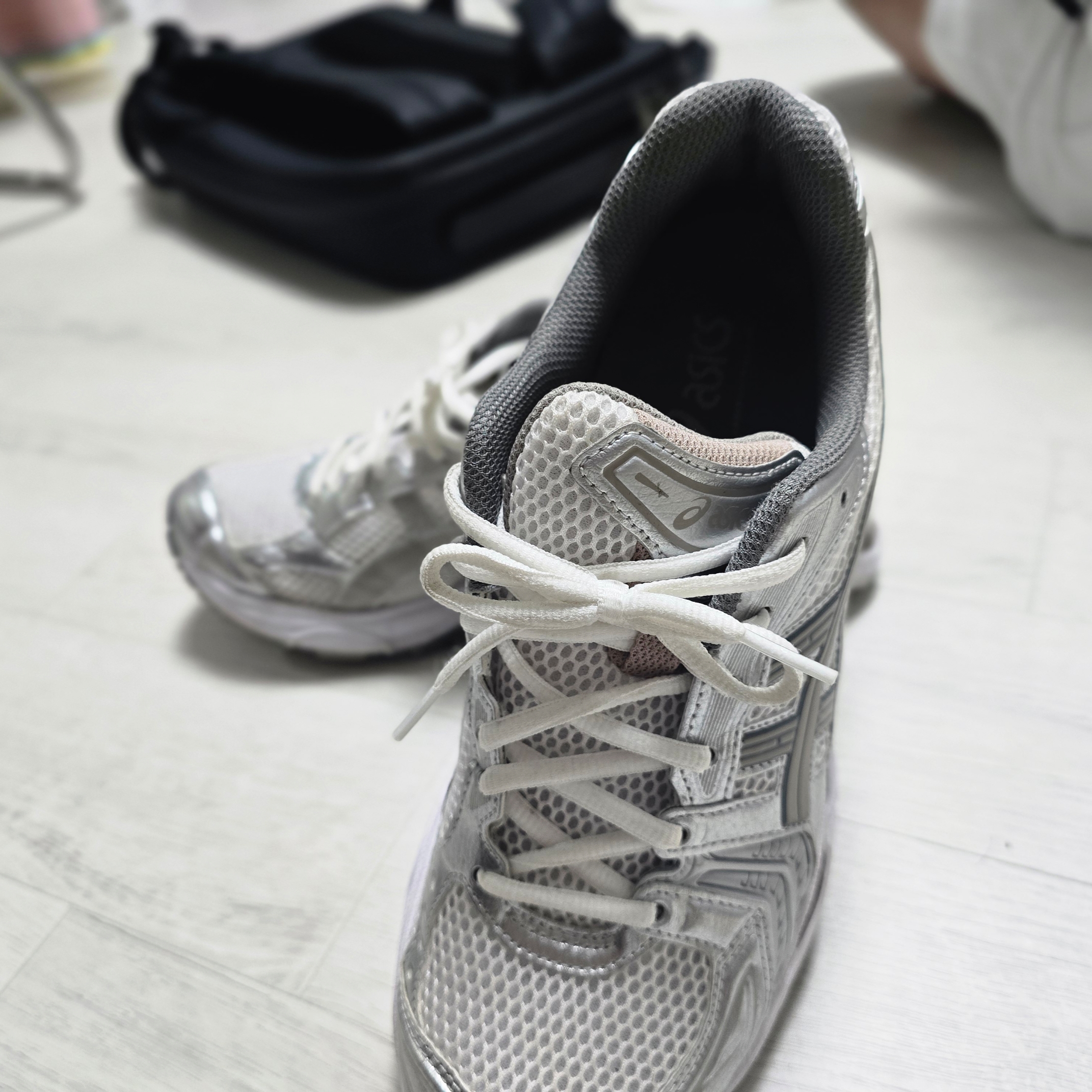 (W) Asics Gel-Kayano 14 White Moonrock 착용 스타일 - 2