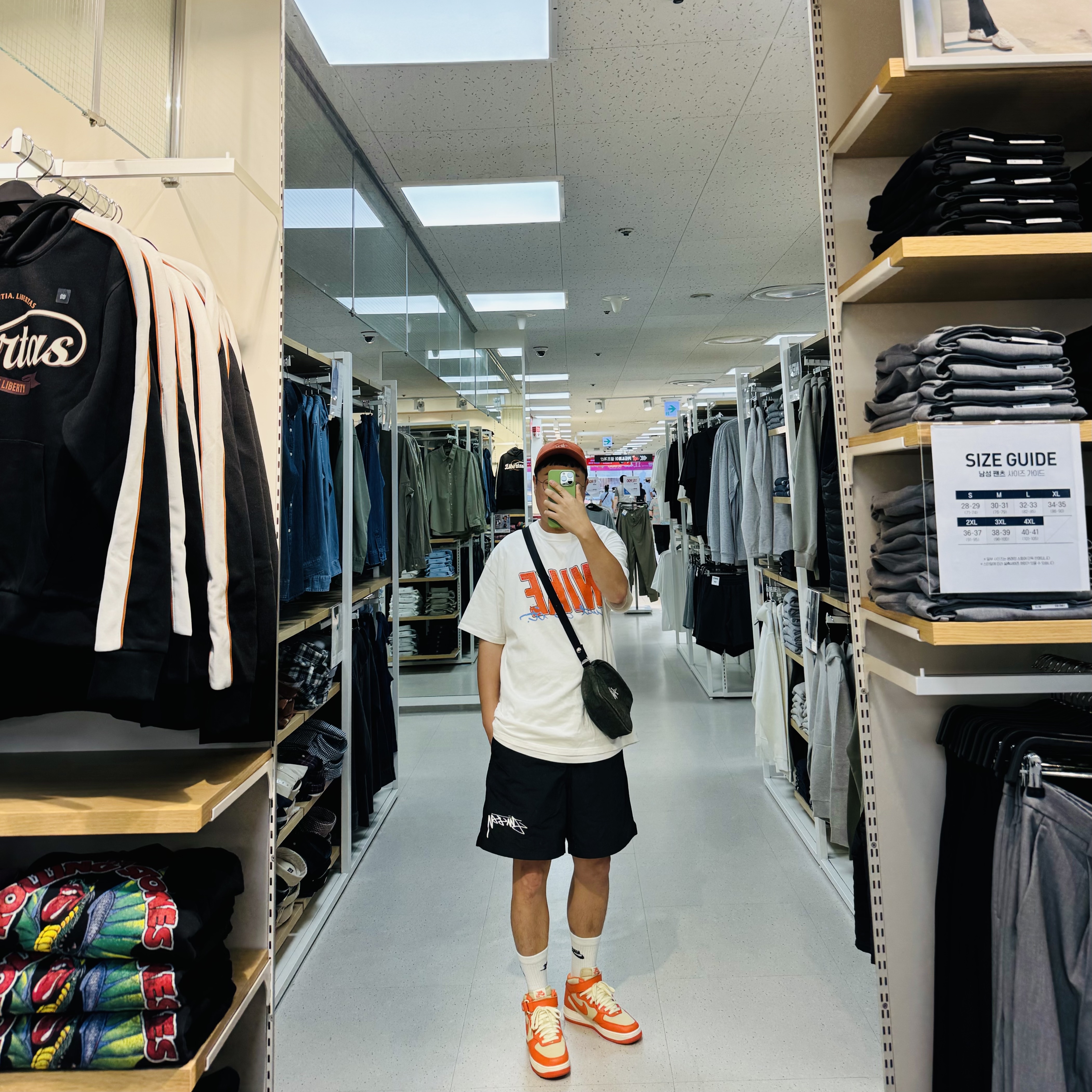 Stussy Basic Stock Low Pro Cap Dusty Orange, Nike M NRG Dunk '85 T-Shirt Sail - US/EU 착용 스타일 - 1