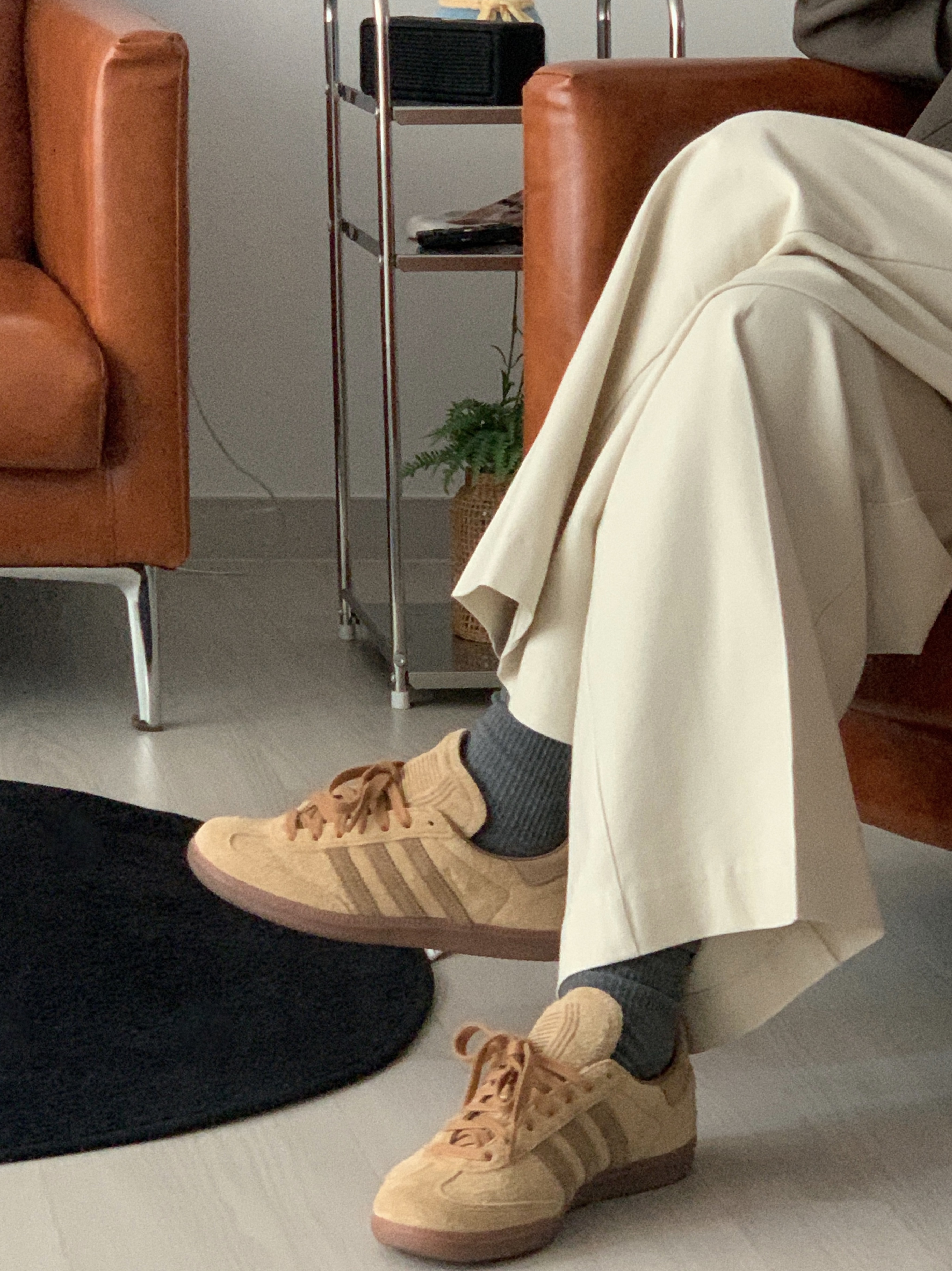 Adidas x JJJJound Samba OG Mesa 착용 스타일 - 3