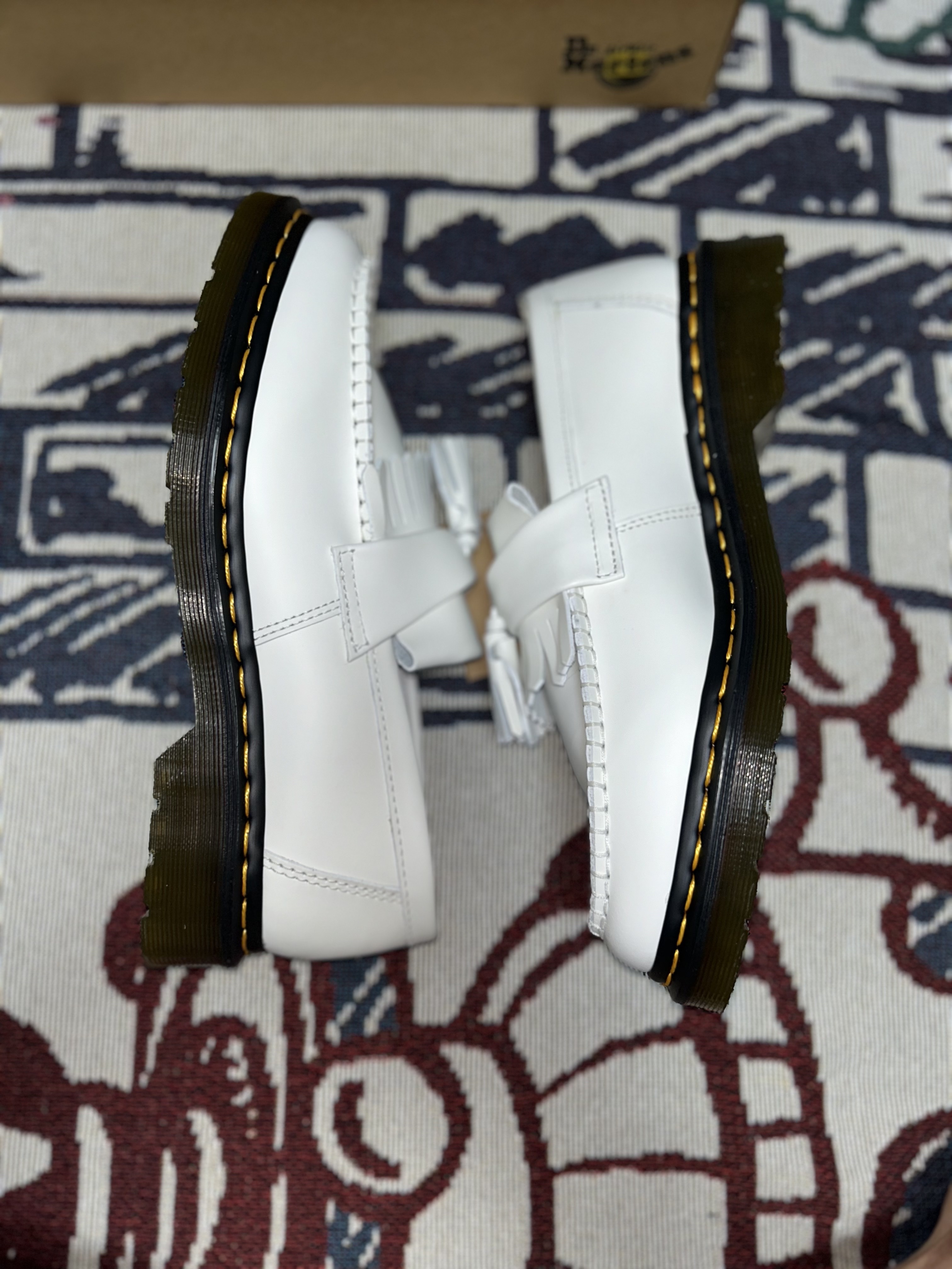 Dr. Martens Adrian Smooth Leather Tassel Loafers White 착용 스타일 - 4