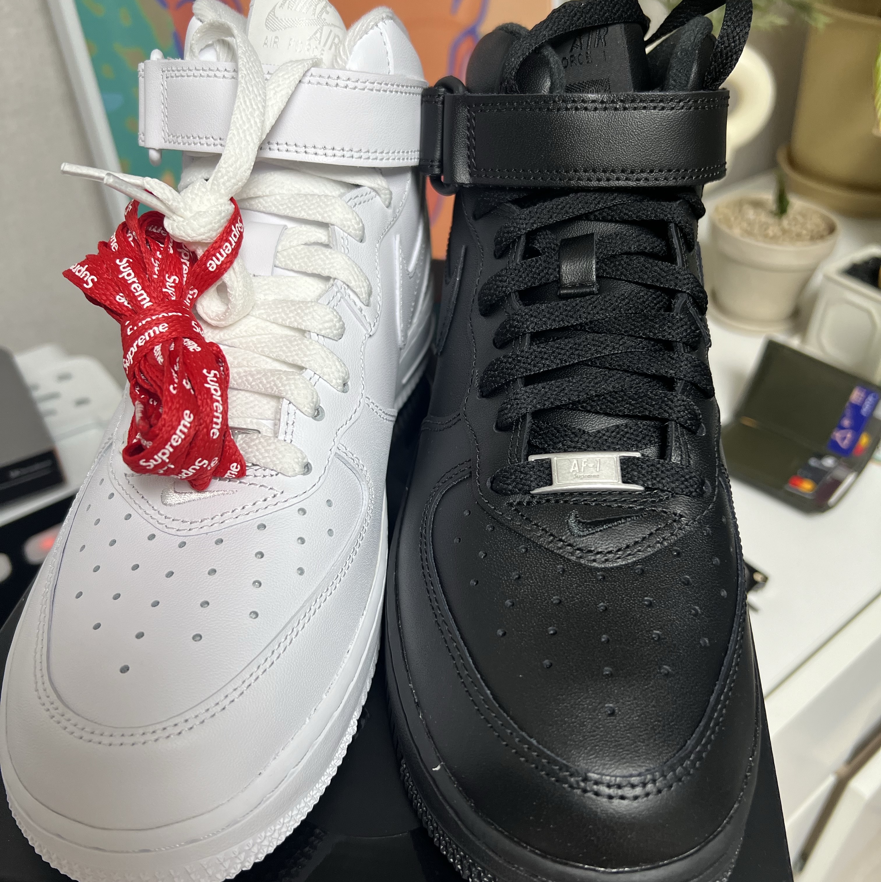 Nike x Supreme Air Force 1 Mid Black 착용 스타일 - 1