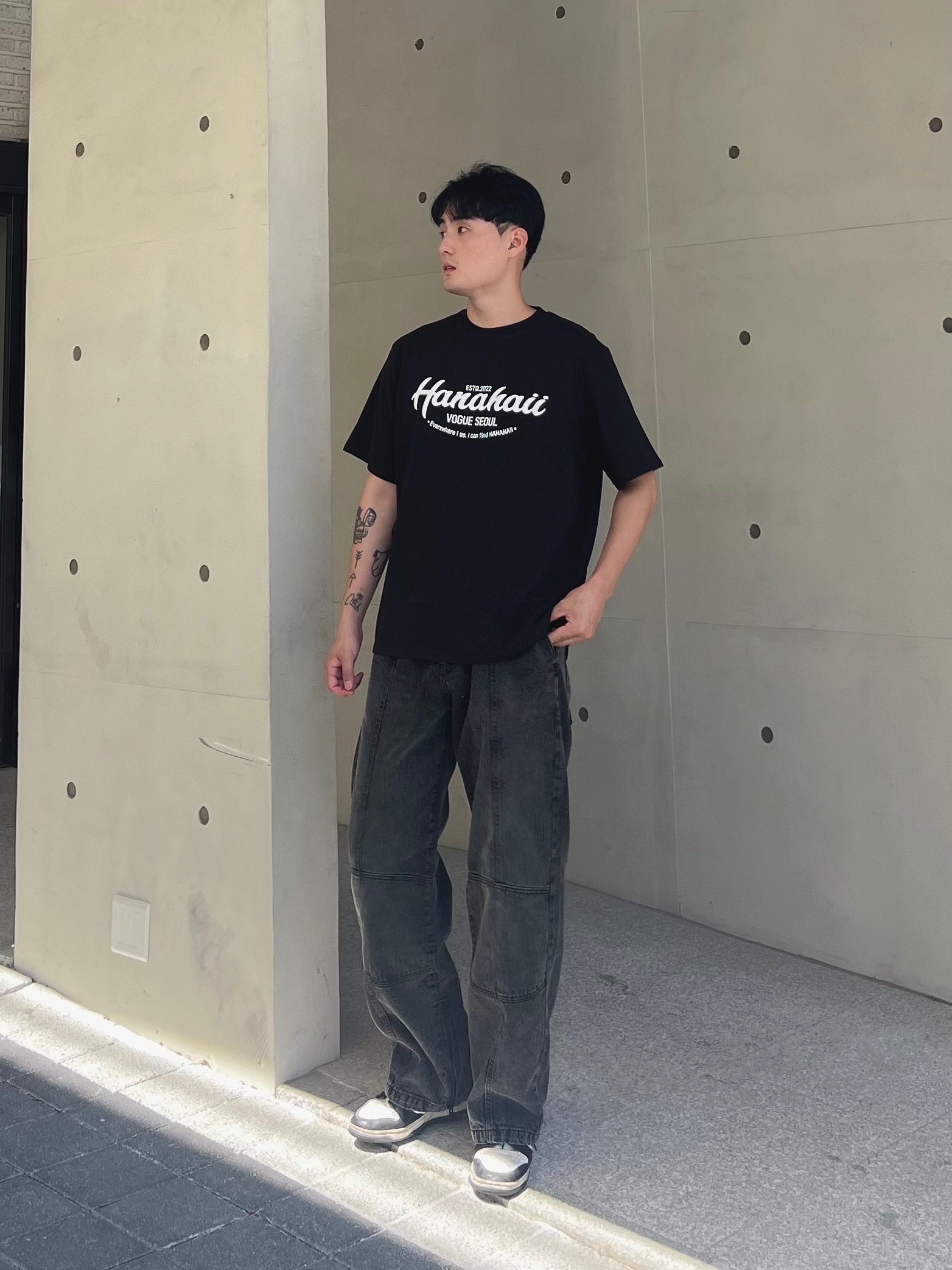 NON FLOOR Earnest Cargo Pants Black 착용 스타일 - 1