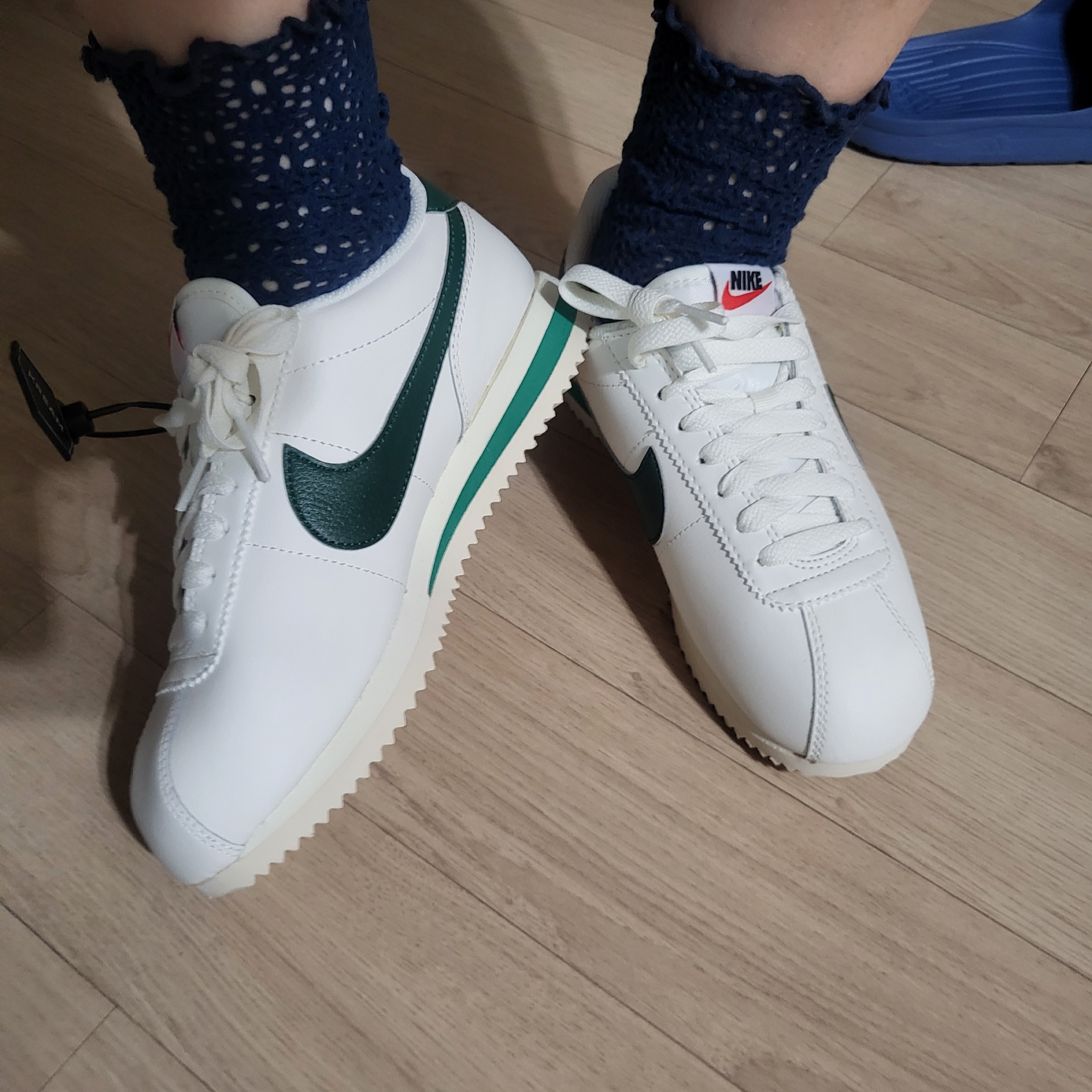 (W) Nike Cortez Gorge Green and Malachite 착용 스타일 - 1