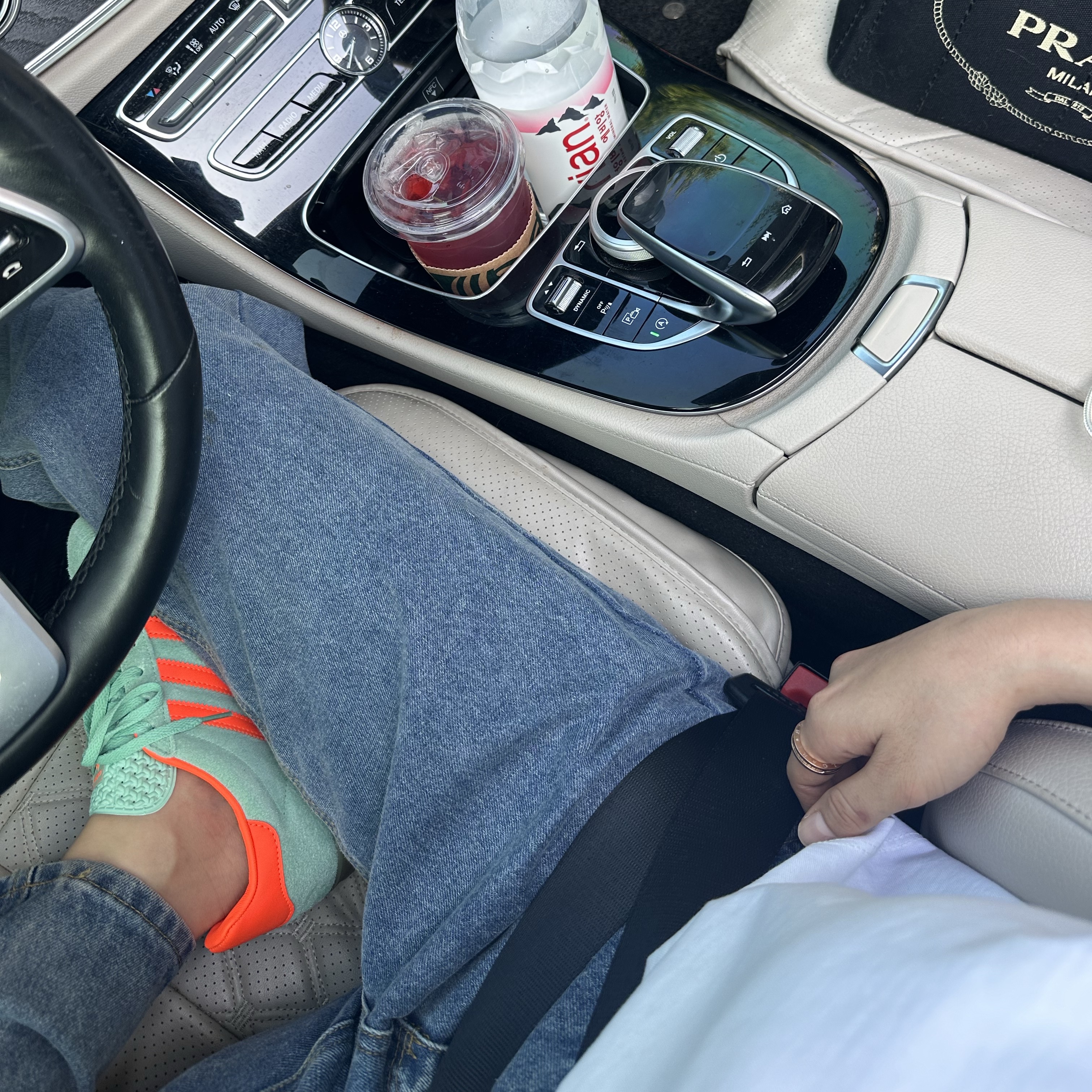 (W) Adidas Gazelle Indoor Pulse Mint Solar Orange, Prada Canapa Tote Bag Black 착용 스타일