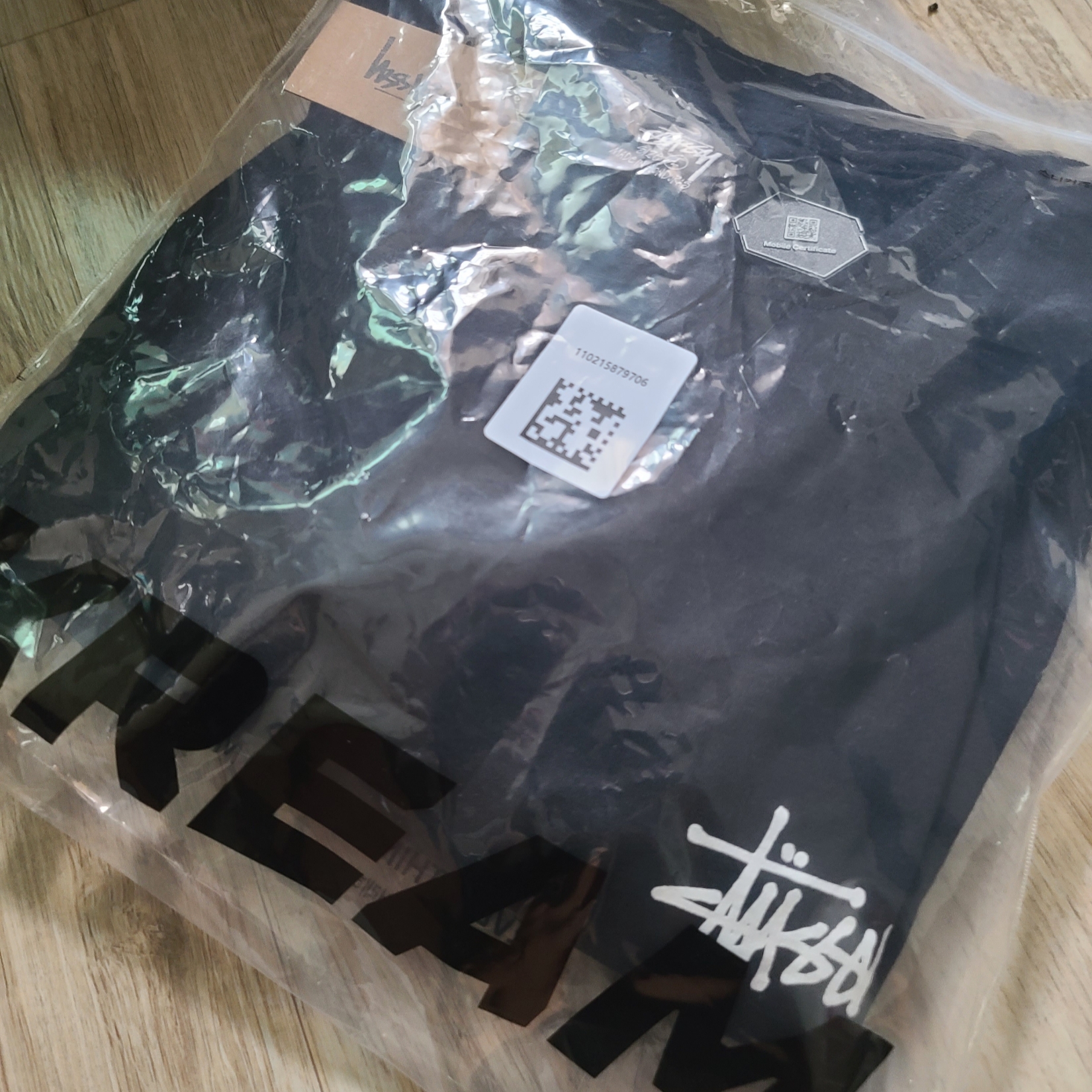 Stussy Basic Stussy T-Shirt Black 2024, 2025, Millo Archive Denim Bermuda Pants Light Blue 착용 스타일 - 2