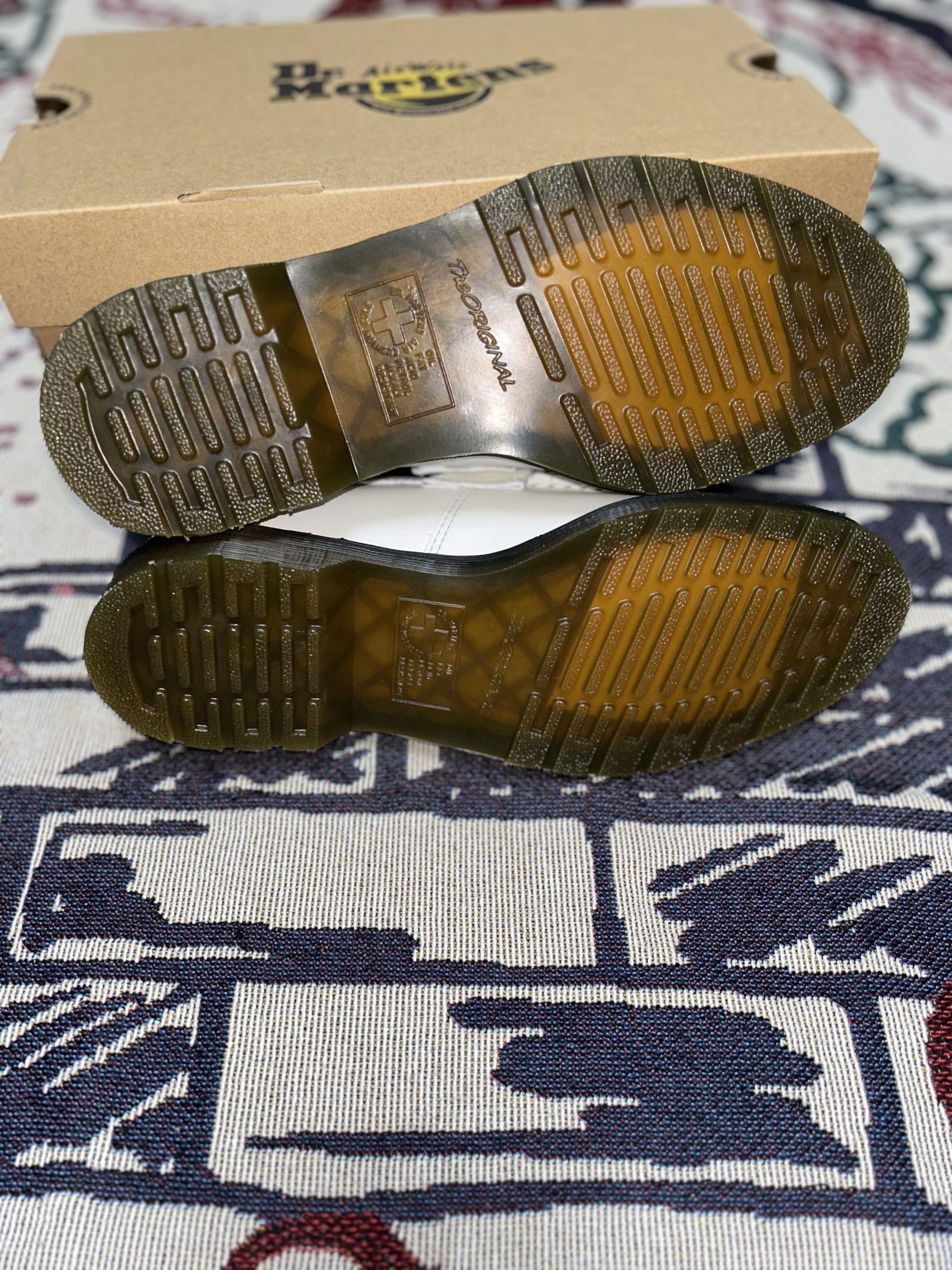 Dr. Martens Adrian Smooth Leather Tassel Loafers White 착용 스타일 - 6