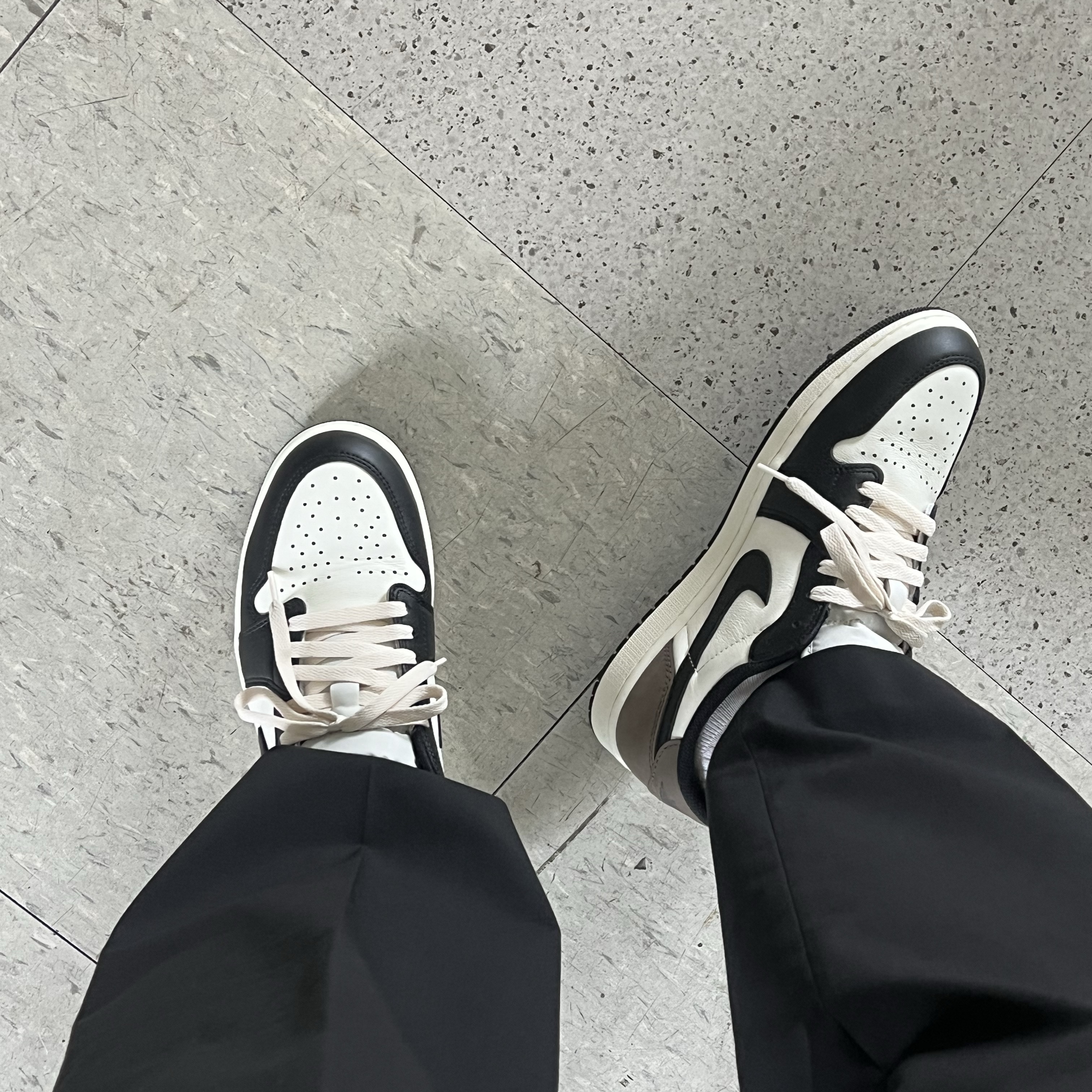 Jordan 1 Retro Low OG Mocha 착용 스타일 - 3