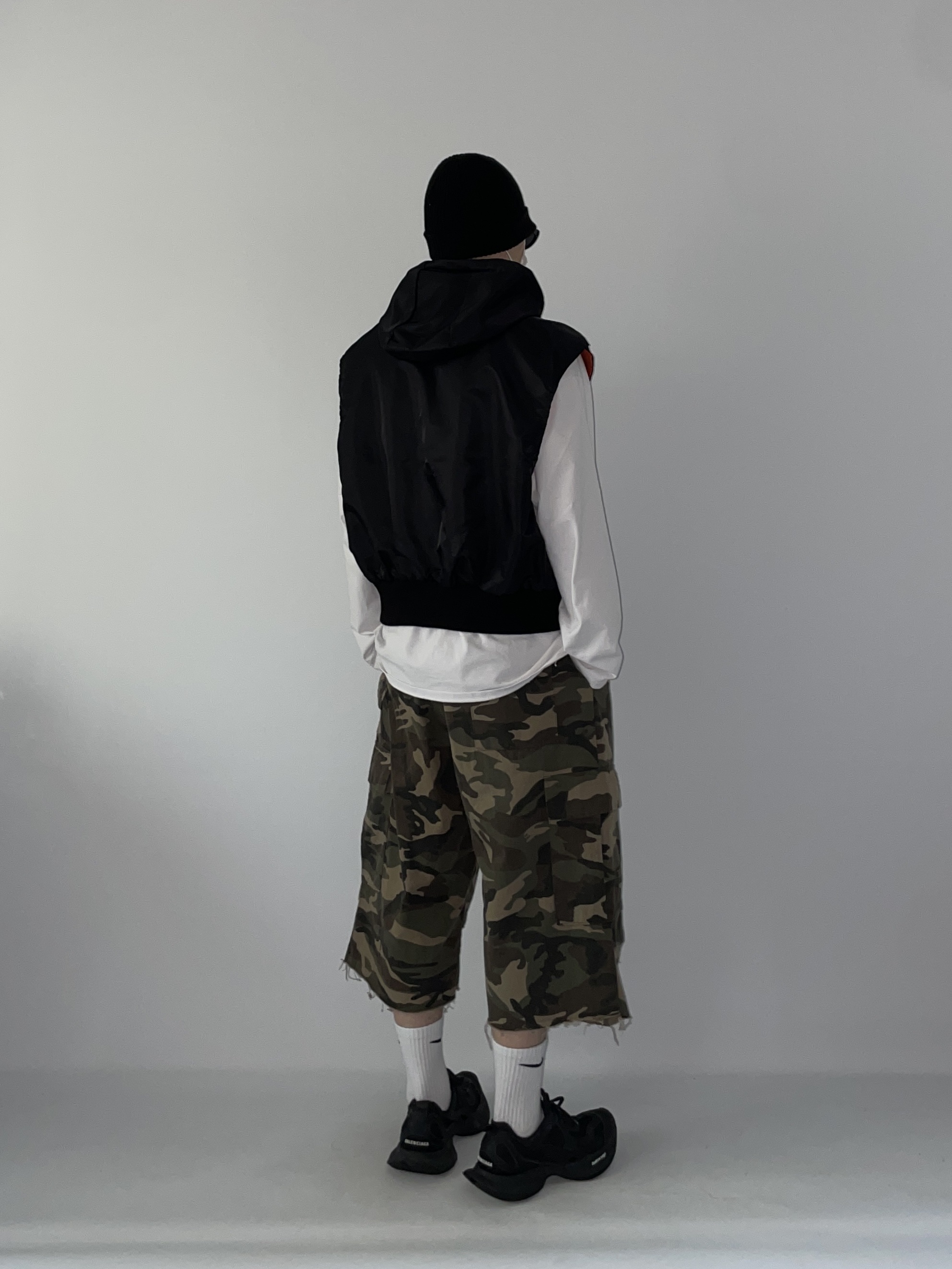 Balenciaga Circuit Sneaker Black 착용 스타일 - 3