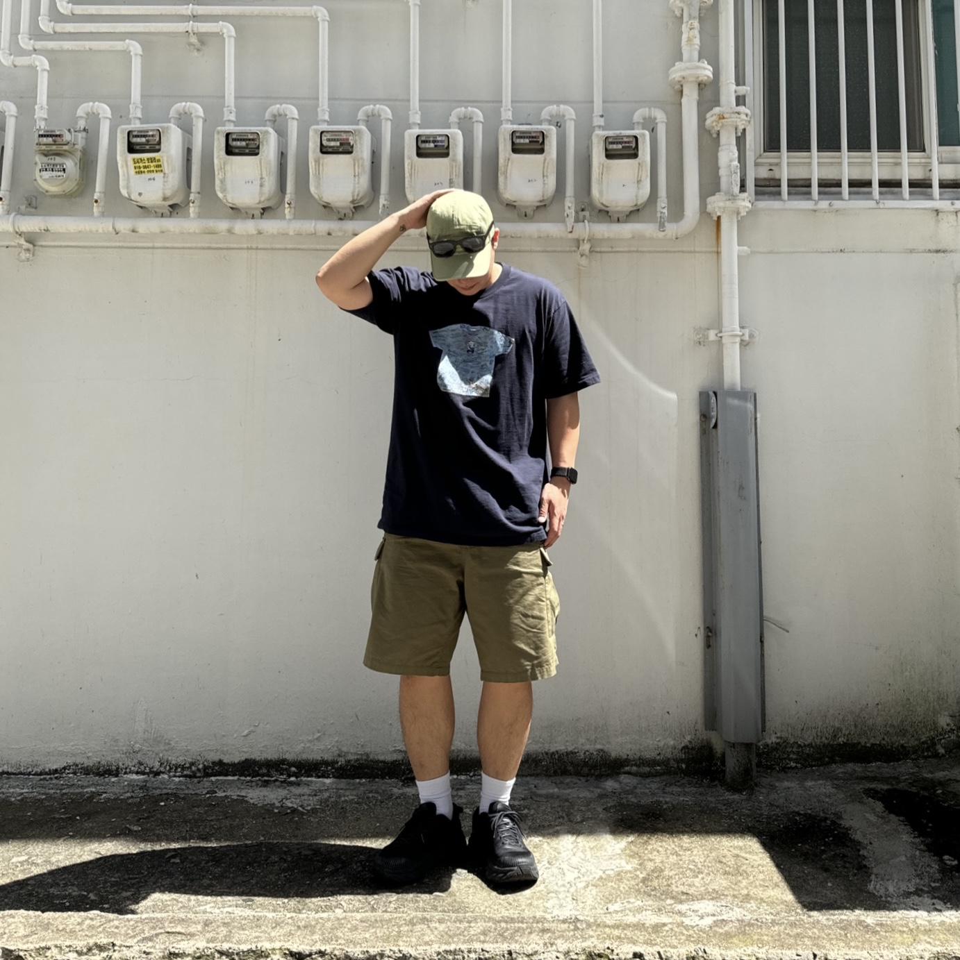 Supreme First T-Shirt Navy - 24SS, Supreme Washed Chino Twill Camp Cap Olive - 23SS 착용 스타일 - 2