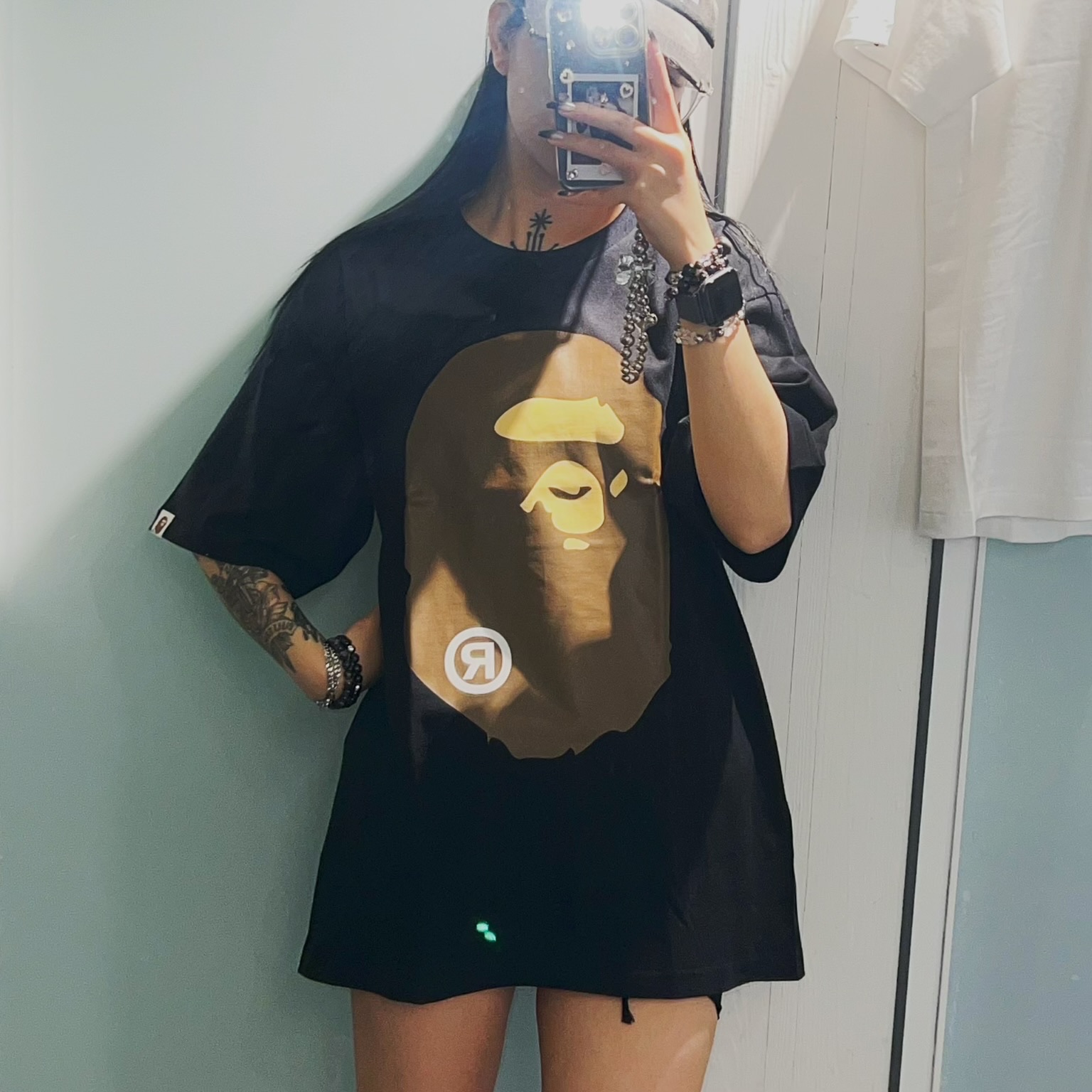 BAPE Big Ape Head T-Shirt Black, BAPE Big Ape Head T-Shirt White 착용 스타일 - 1