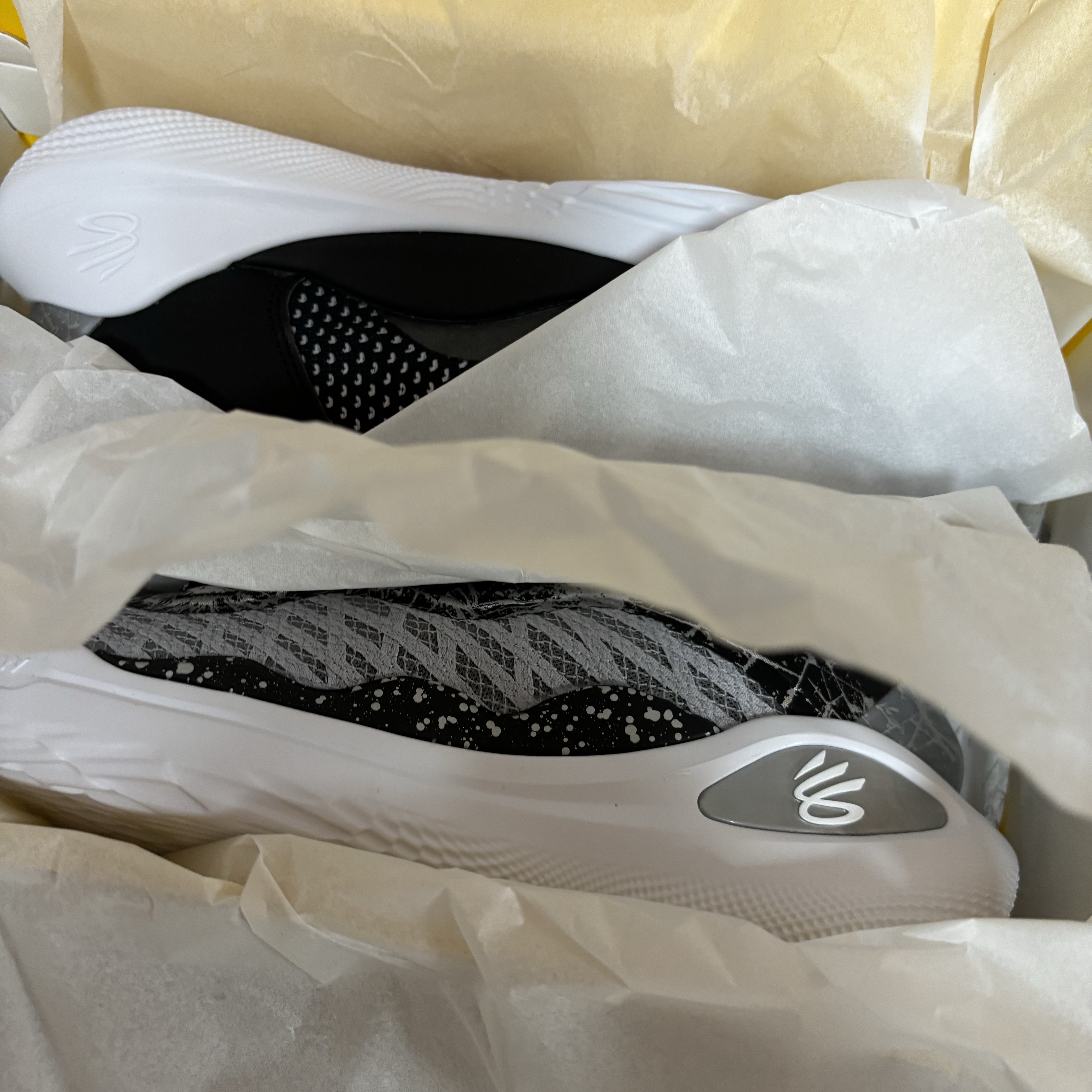 Under Armour x Bruce Lee Curry 11 Future Dragon 착용 스타일