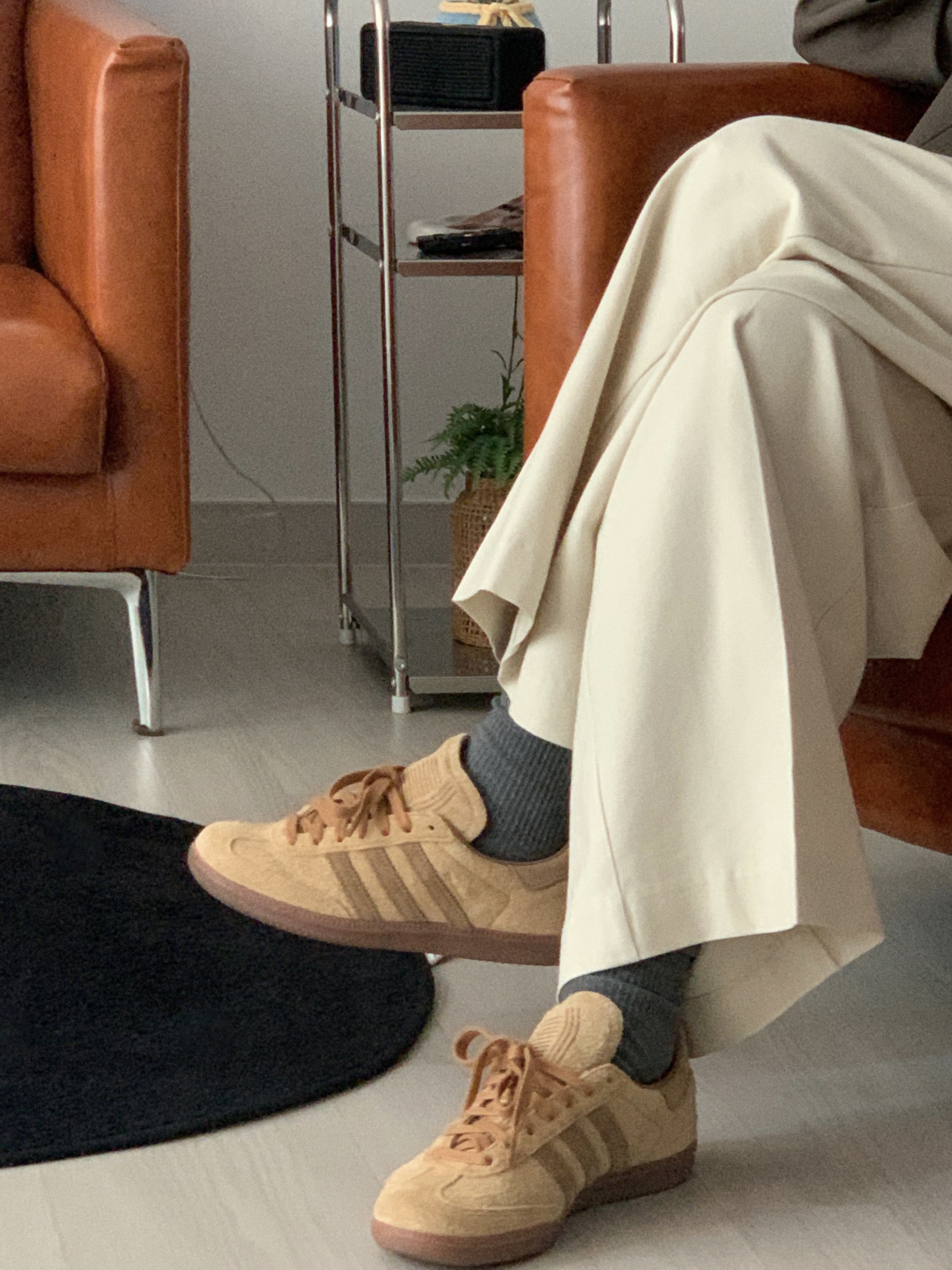 Adidas x JJJJound Samba OG Mesa 착용 스타일 - 3