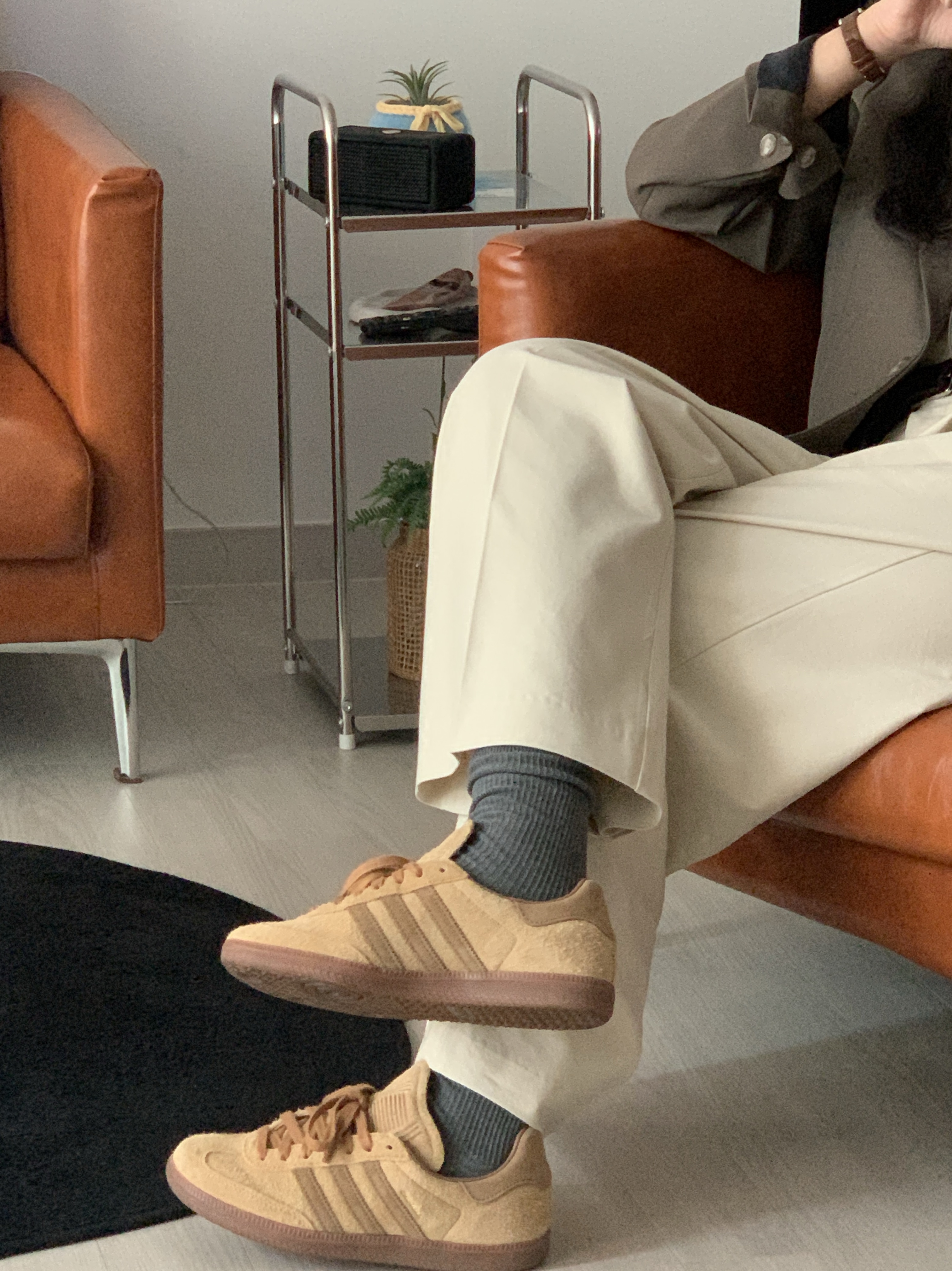 Adidas x JJJJound Samba OG Mesa 착용 스타일 - 1