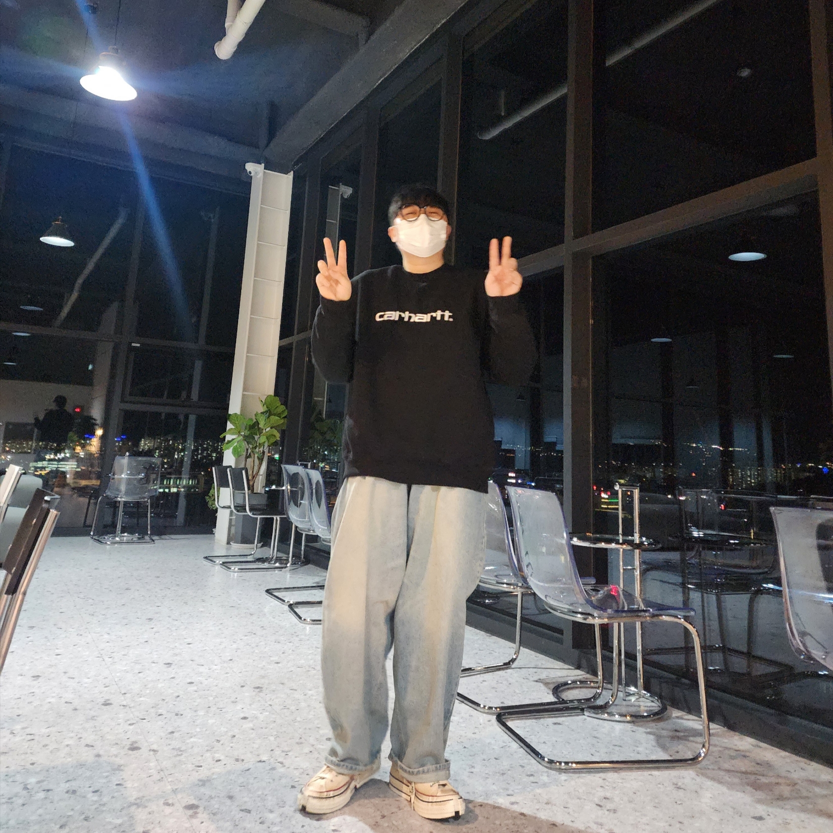 Converse x Feng Chen Wang Chuck 70 Ox 2-in-1 Brown Rice, Carhartt WIP Carhartt Sweatshirt Black White 착용 스타일 - 4