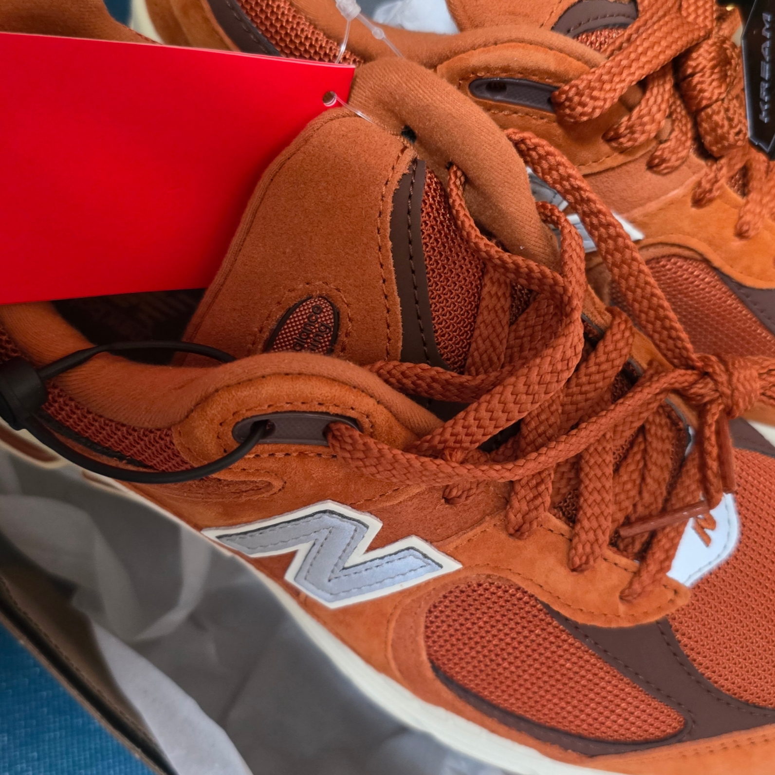New Balance 2002R Rust Oxide 착용 스타일