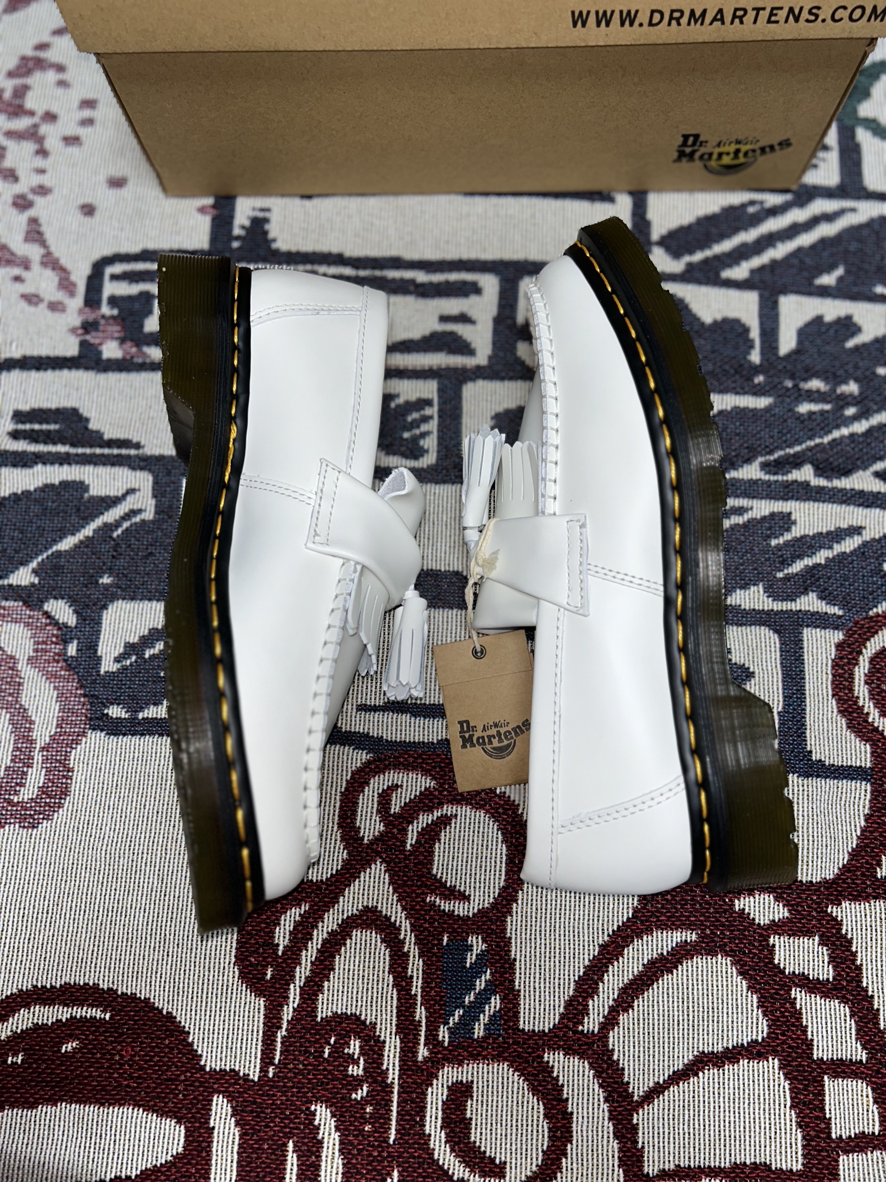 Dr. Martens Adrian Smooth Leather Tassel Loafers White 착용 스타일 - 5