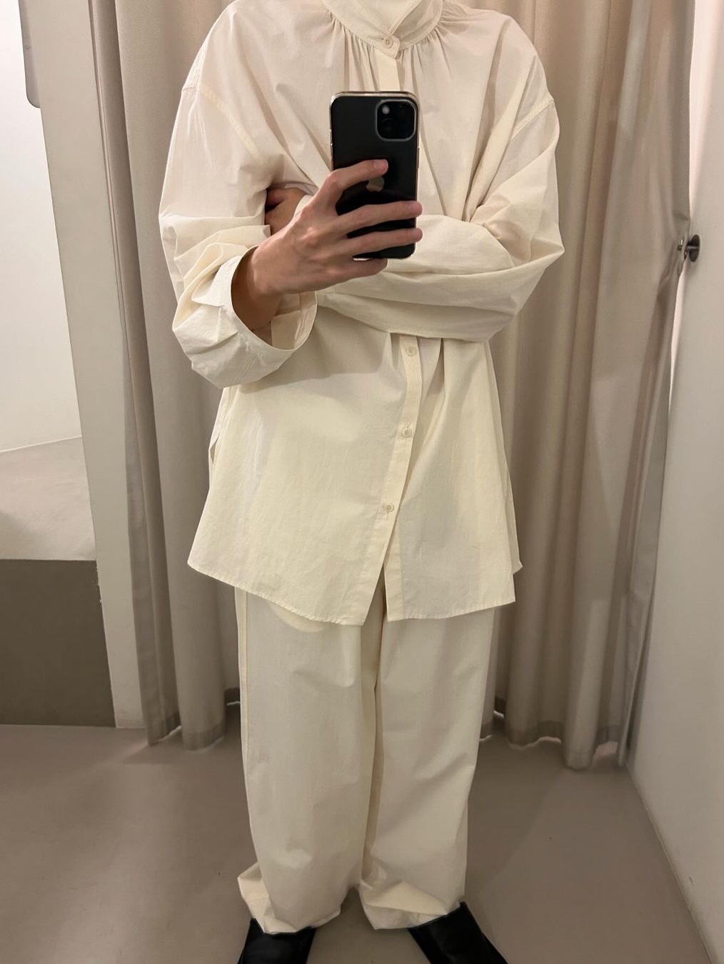 Amomento Women Neck Shirring Oversized Shirts Ecru - 24FW 착용 스타일 - 2