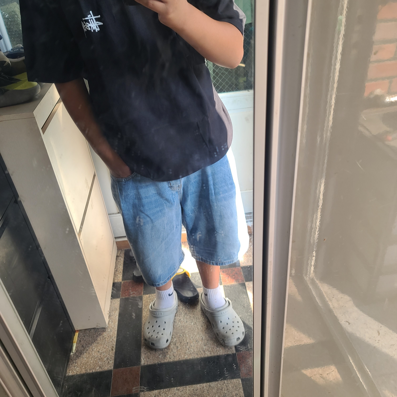 Stussy Basic Stussy T-Shirt Black 2024, 2025, Millo Archive Denim Bermuda Pants Light Blue 착용 스타일 - 1