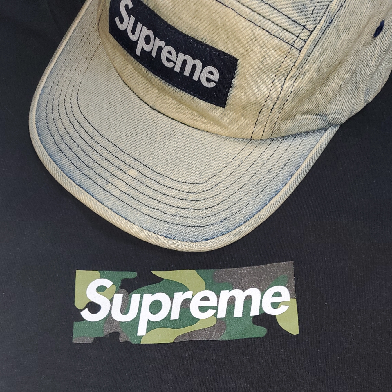 Supreme Washed Chino Twill Camp Cap Dirty Indigo - 24SS, Supreme Box Logo T-Shirt Black - 23FW 착용 스타일