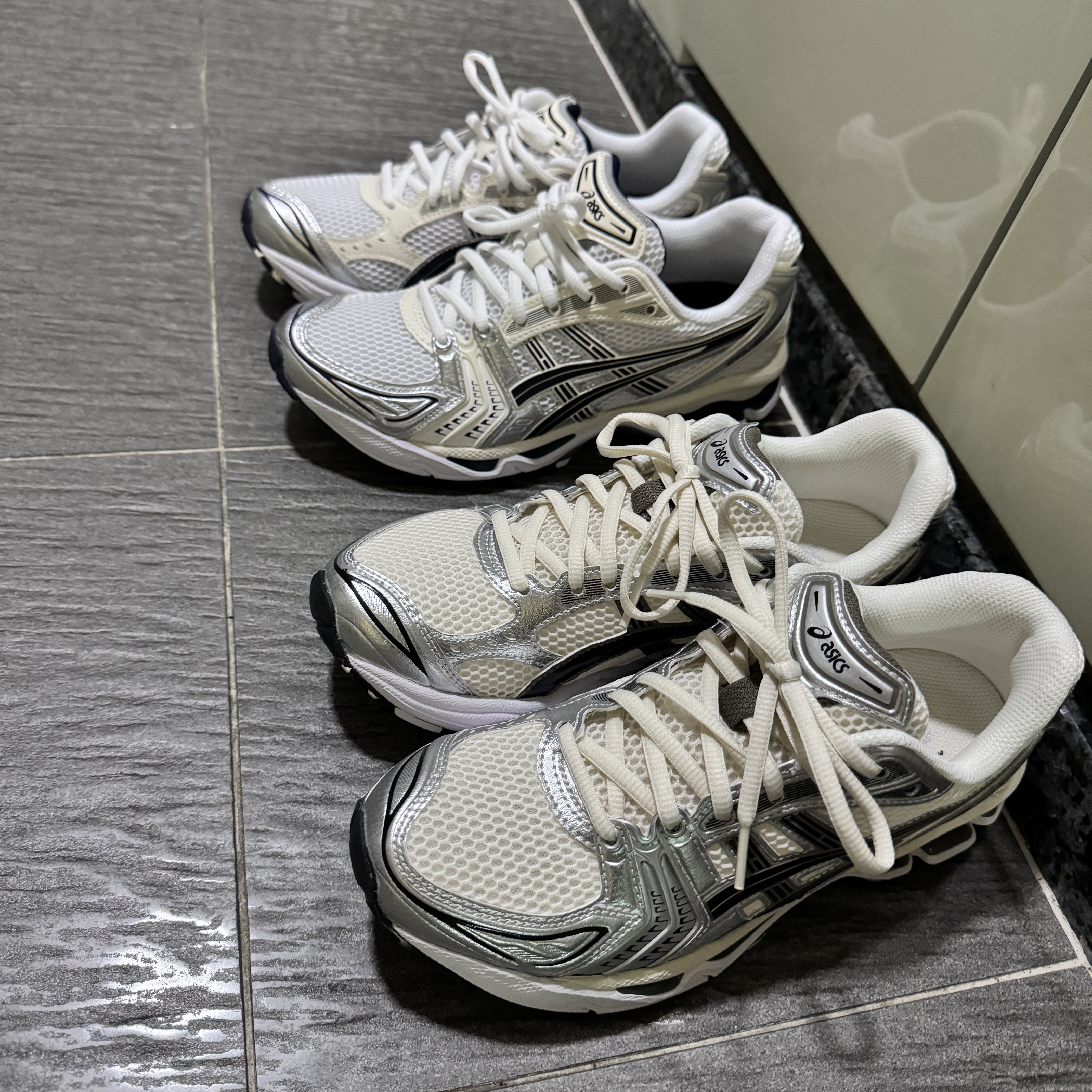 Asics Gel-Kayano 14 Cream Black, (W) Asics Gel-Kayano 14 White Midnight 착용 스타일
