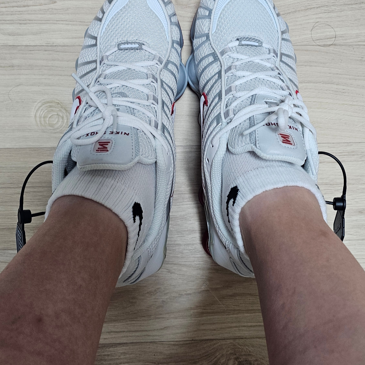(W) Nike Shox TL Platinum Tint 착용 스타일 - 2