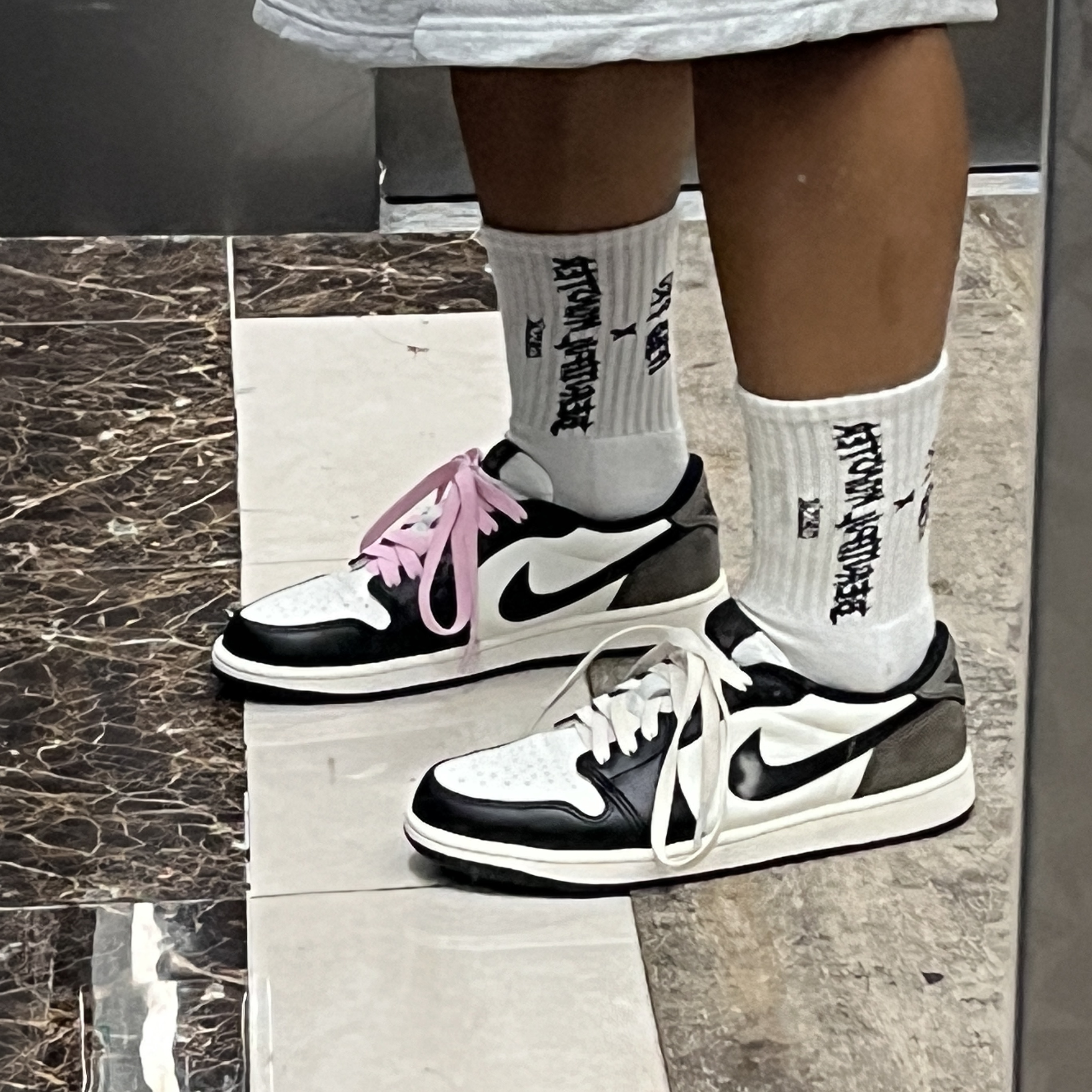 Jordan 1 Retro Low OG Mocha 착용 스타일