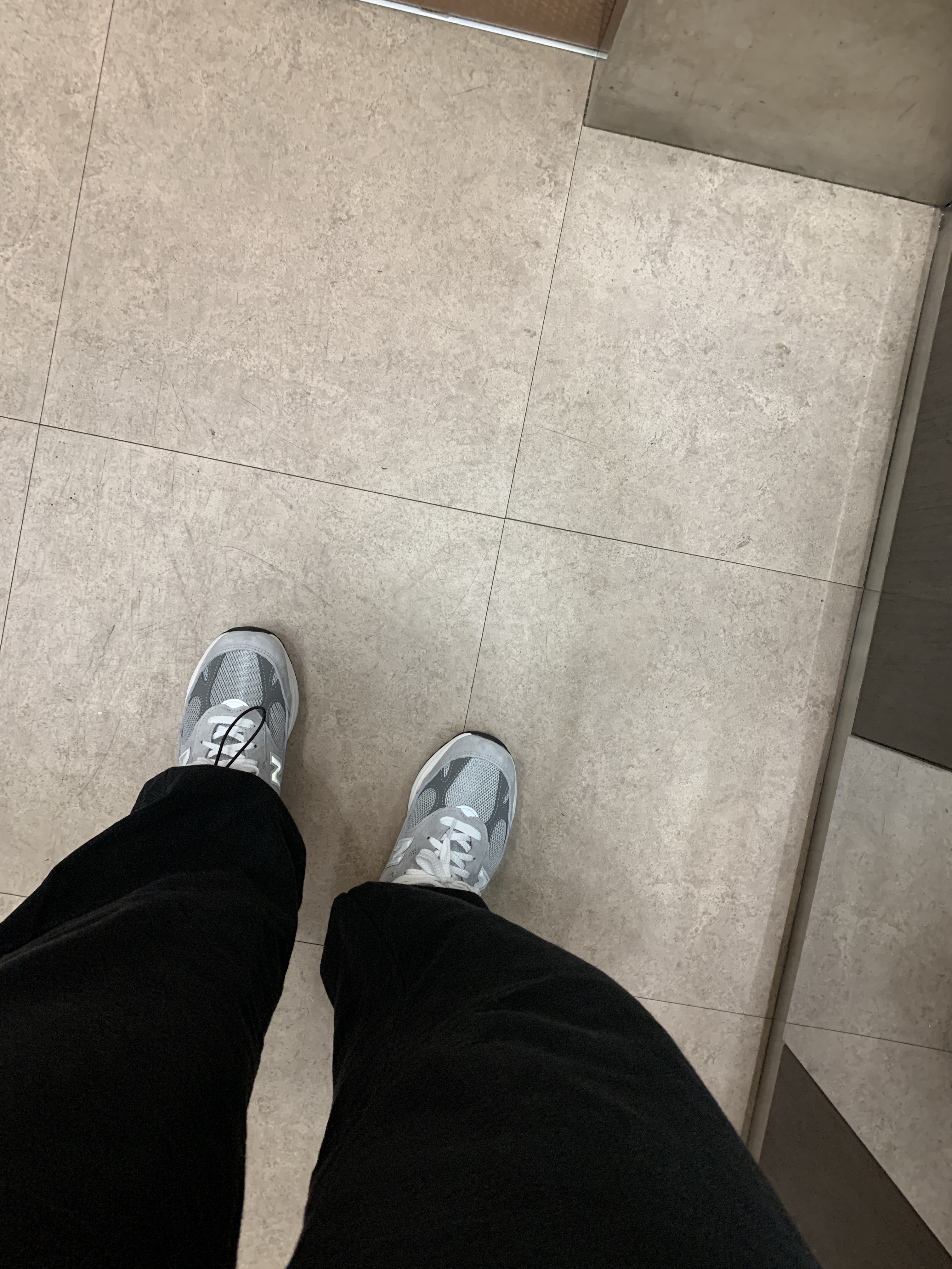 (W) New Balance 993 Made in USA Grey - B Standard 착용 스타일 - 1