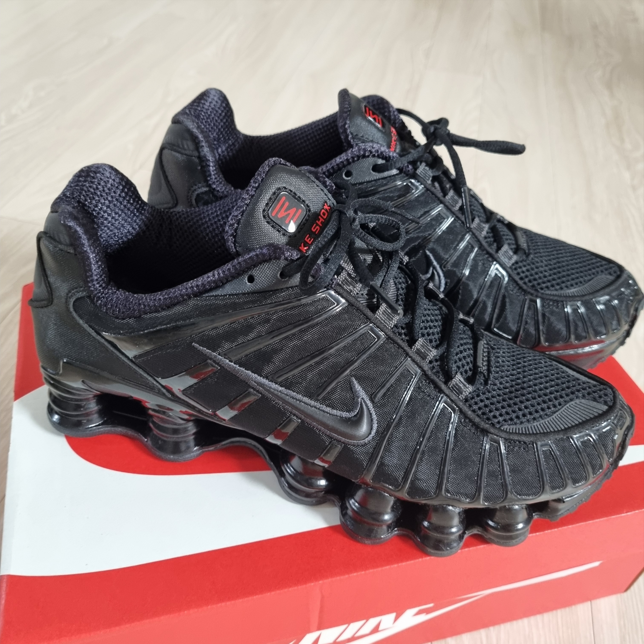 (W) Nike Shox TL Black and Max Orange 착용 스타일