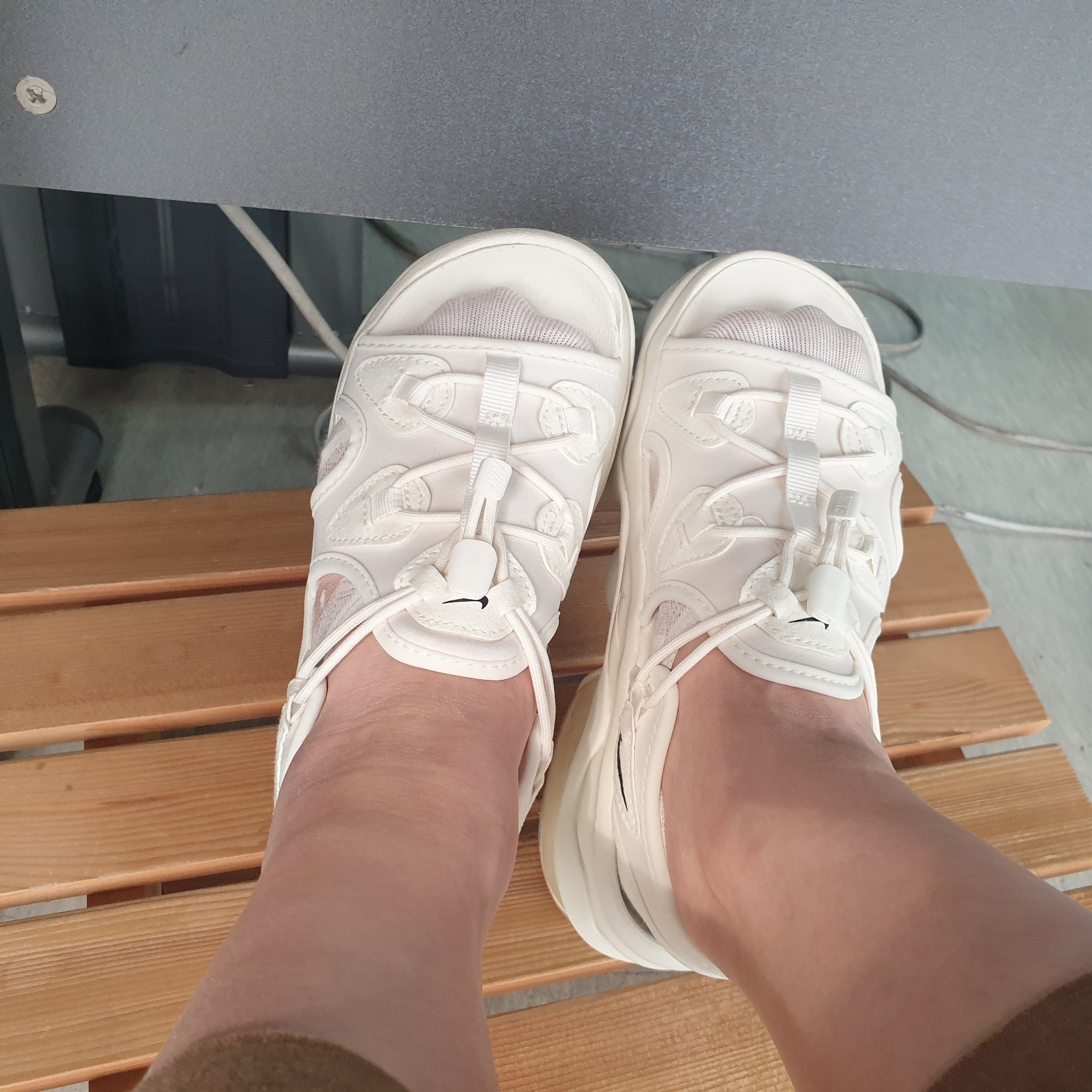 (W) Nike Air Max Koko Sandal Sail 착용 스타일