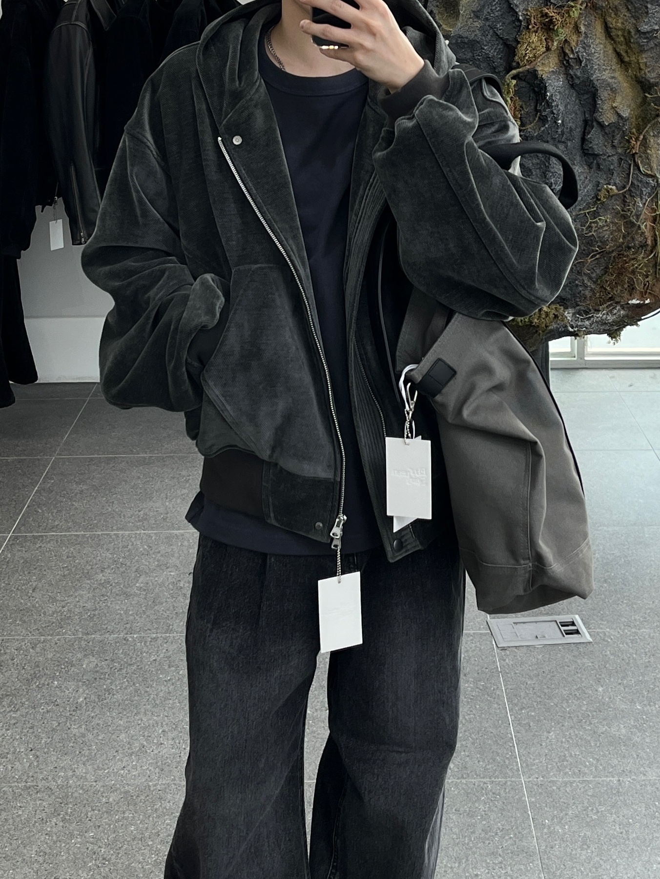Haleine Cropped Velour Zip Up Hoodie Irongrey (VT308), Haleine Cropped Velour Zip Up Hoodie Black (VT306) 착용 스타일