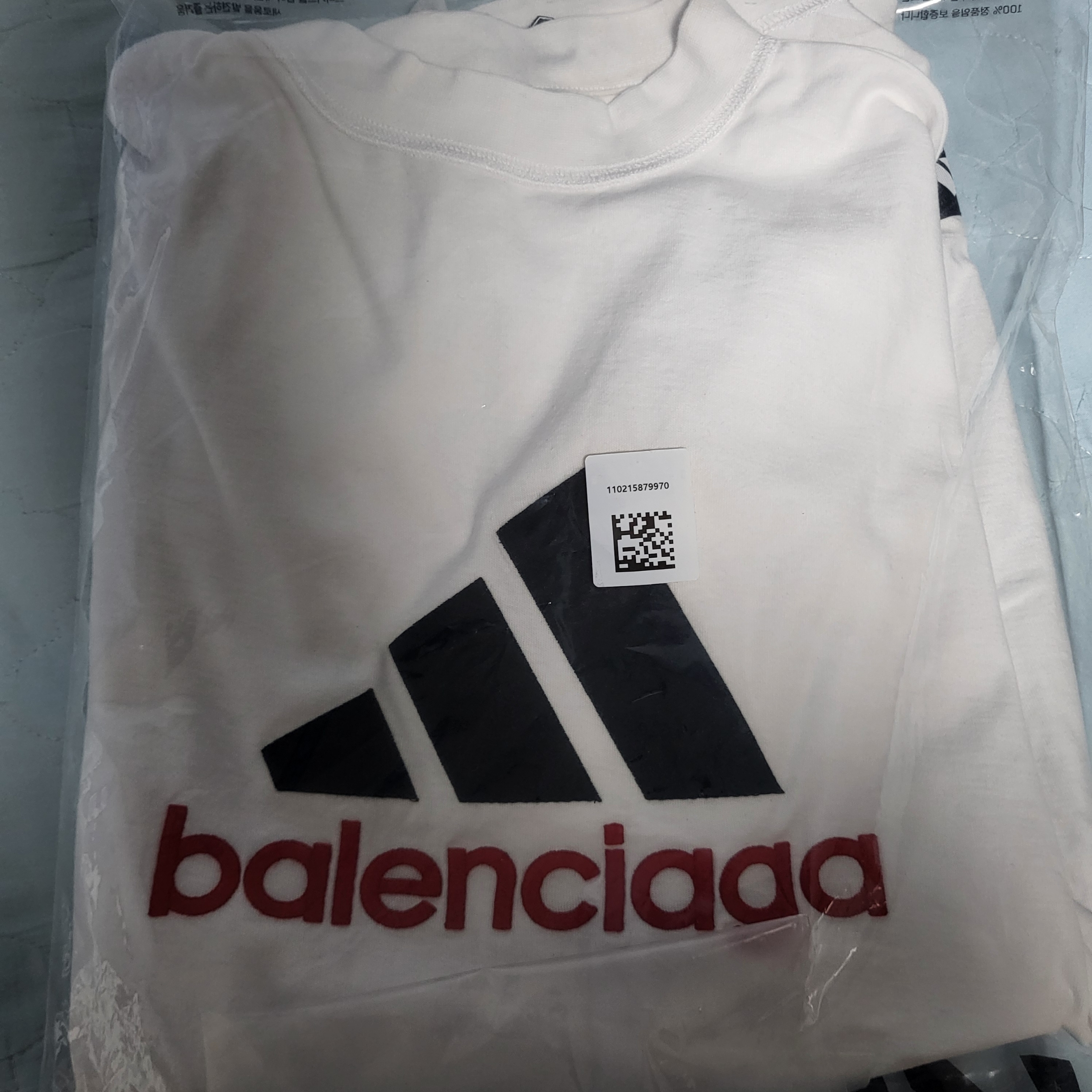 Balenciaga x Adidas Oversized T-Shirt White 착용 스타일